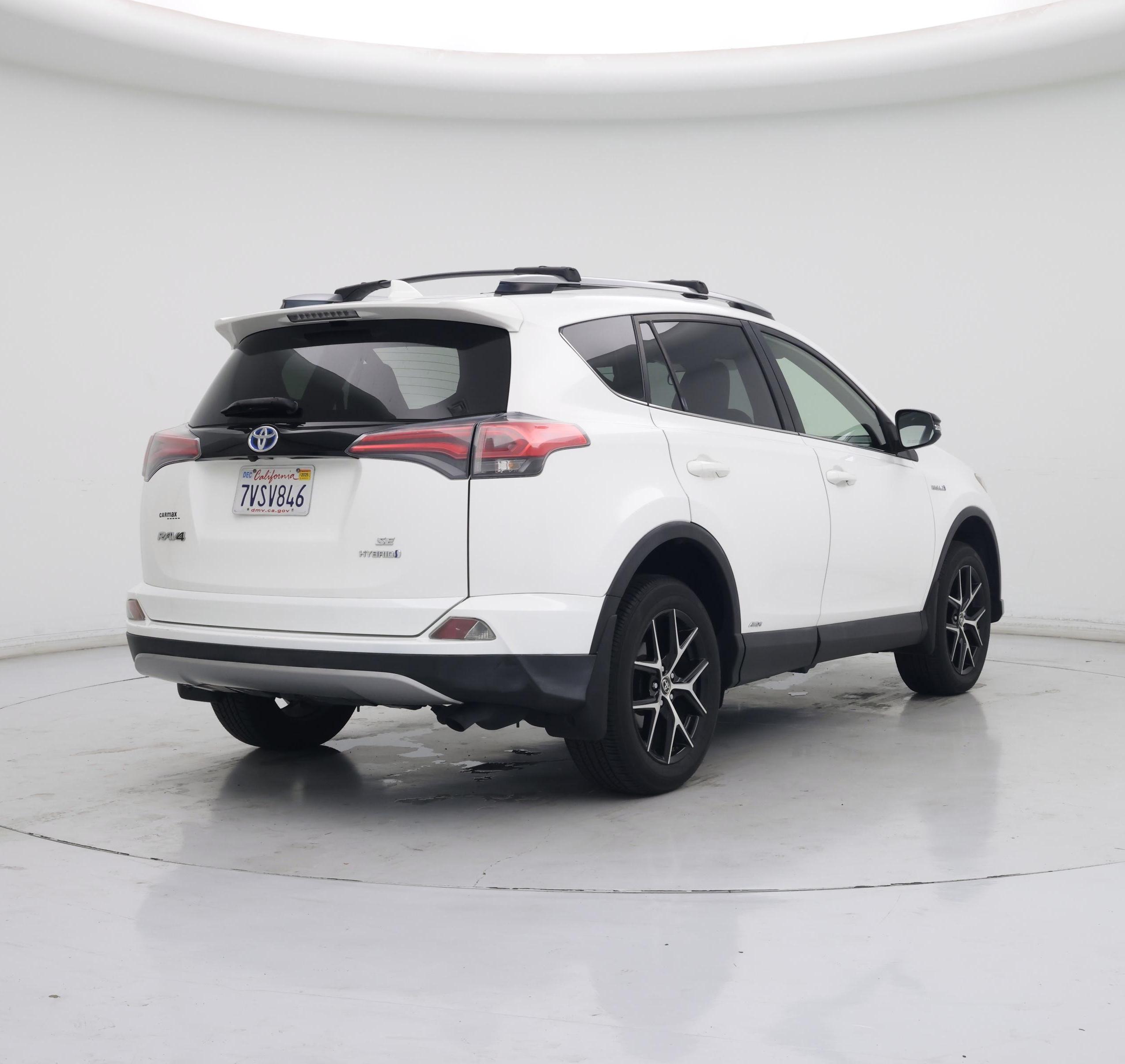 Thumbnail: 2017 Toyota RAV4 - 8