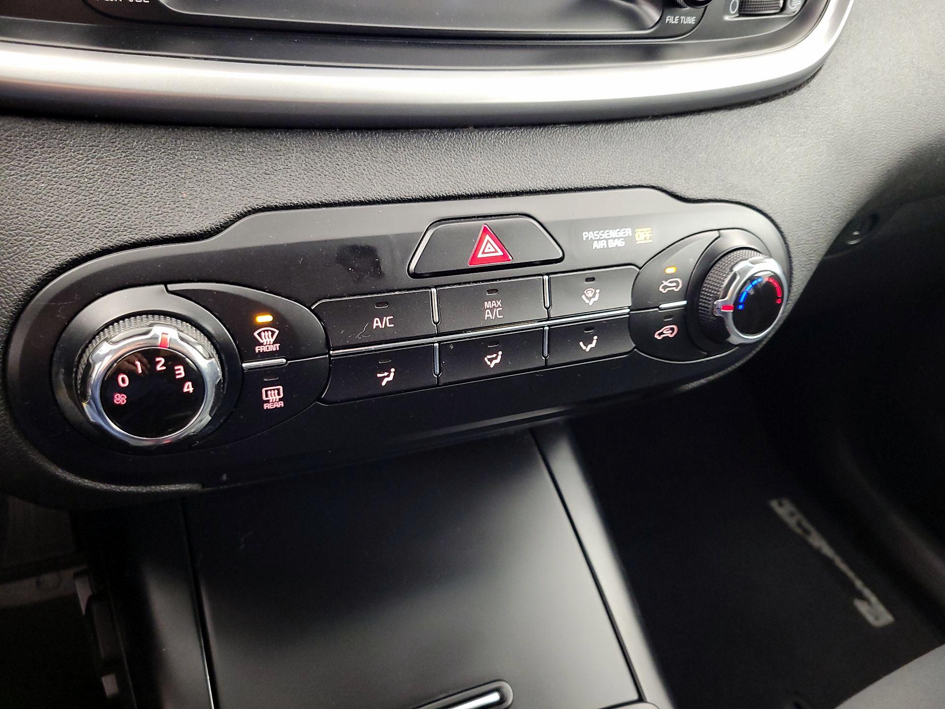 Thumbnail: 2019 Kia Sorento - 16