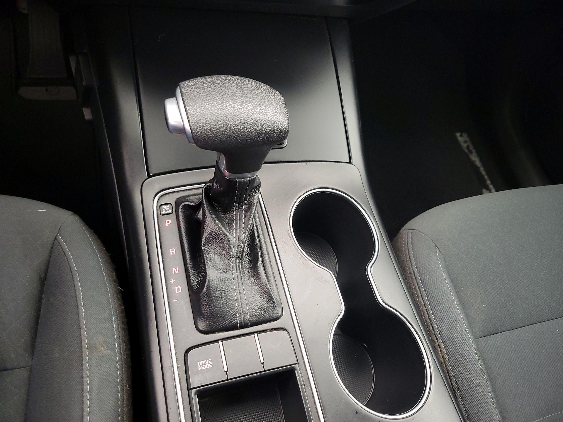 Thumbnail: 2019 Kia Sorento - 17