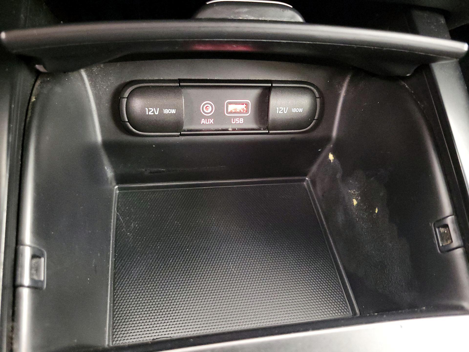 Thumbnail: 2019 Kia Sorento - 18