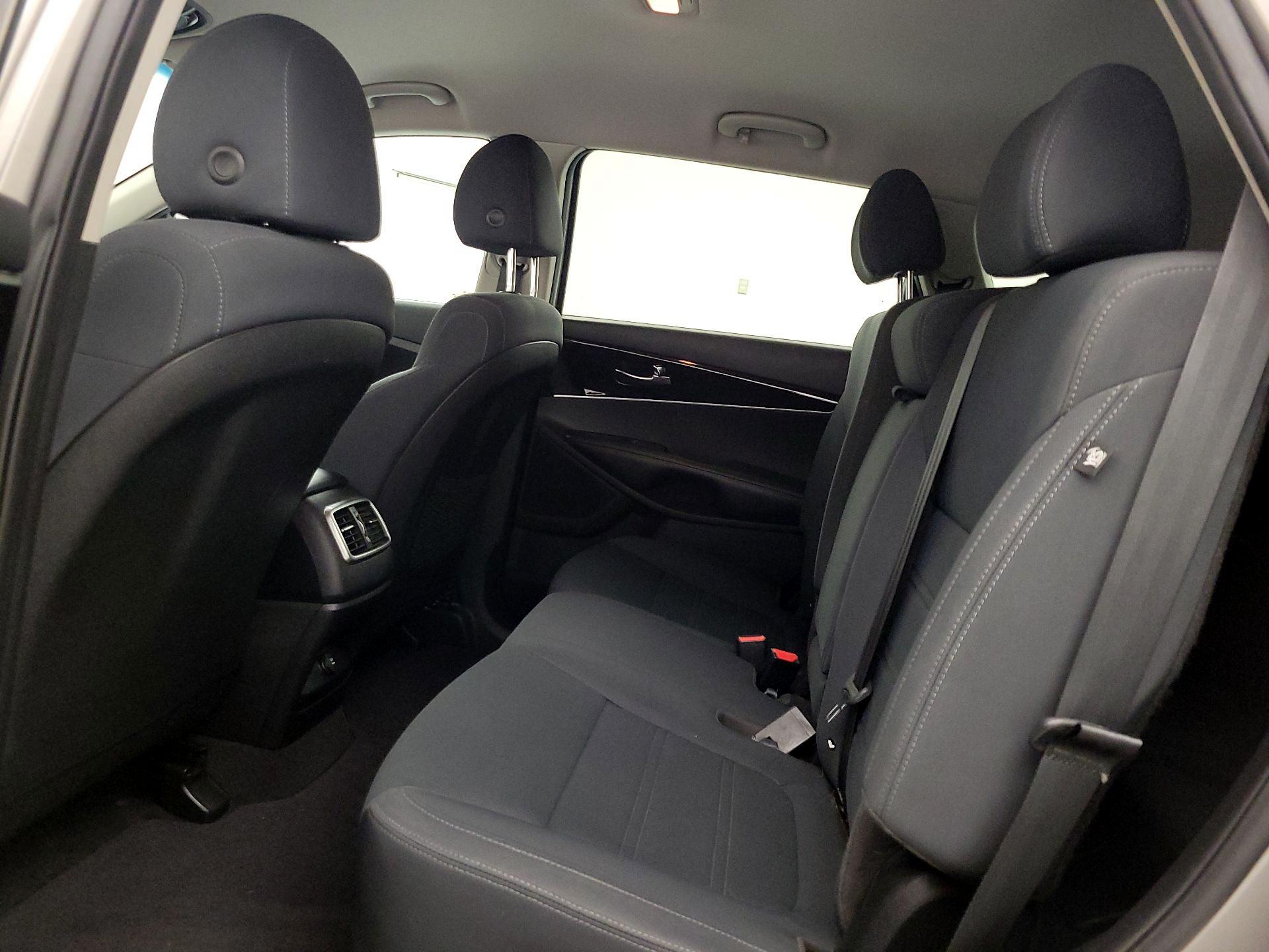 Thumbnail: 2019 Kia Sorento - 19