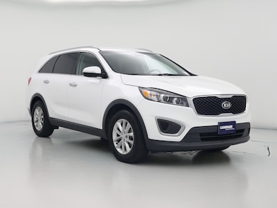 White 2017 Kia Sorento LX