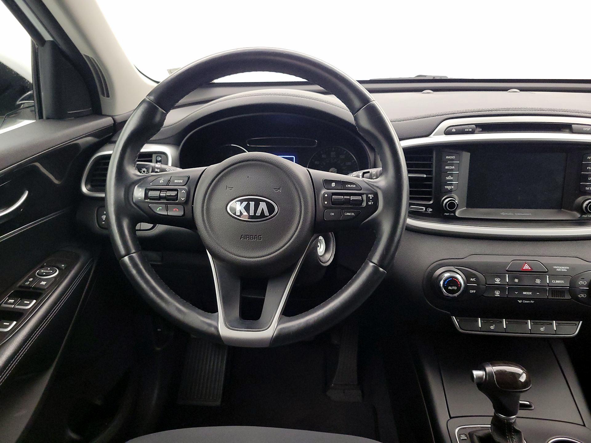 Thumbnail: 2017 Kia Sorento - 10