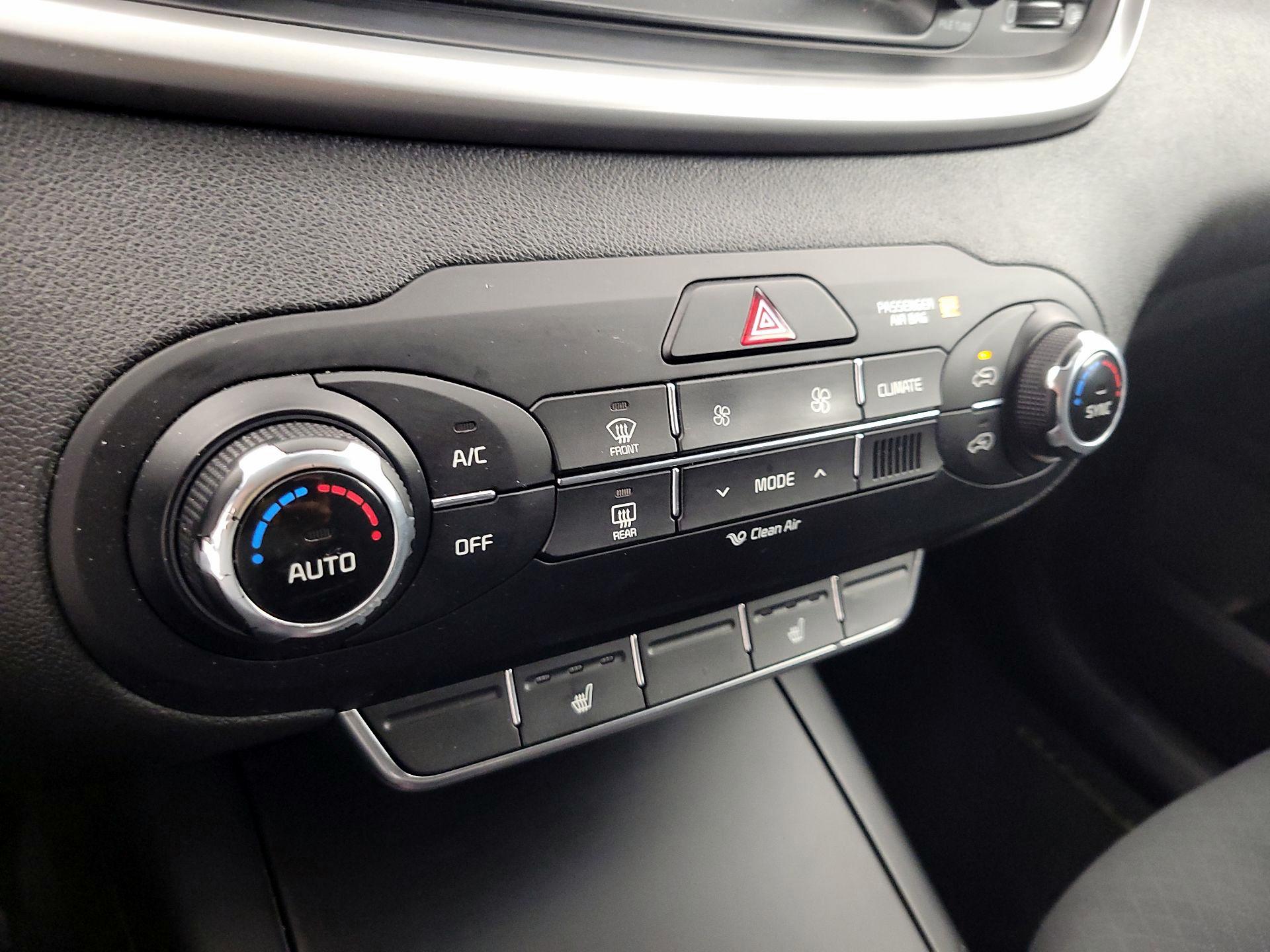 Thumbnail: 2017 Kia Sorento - 16