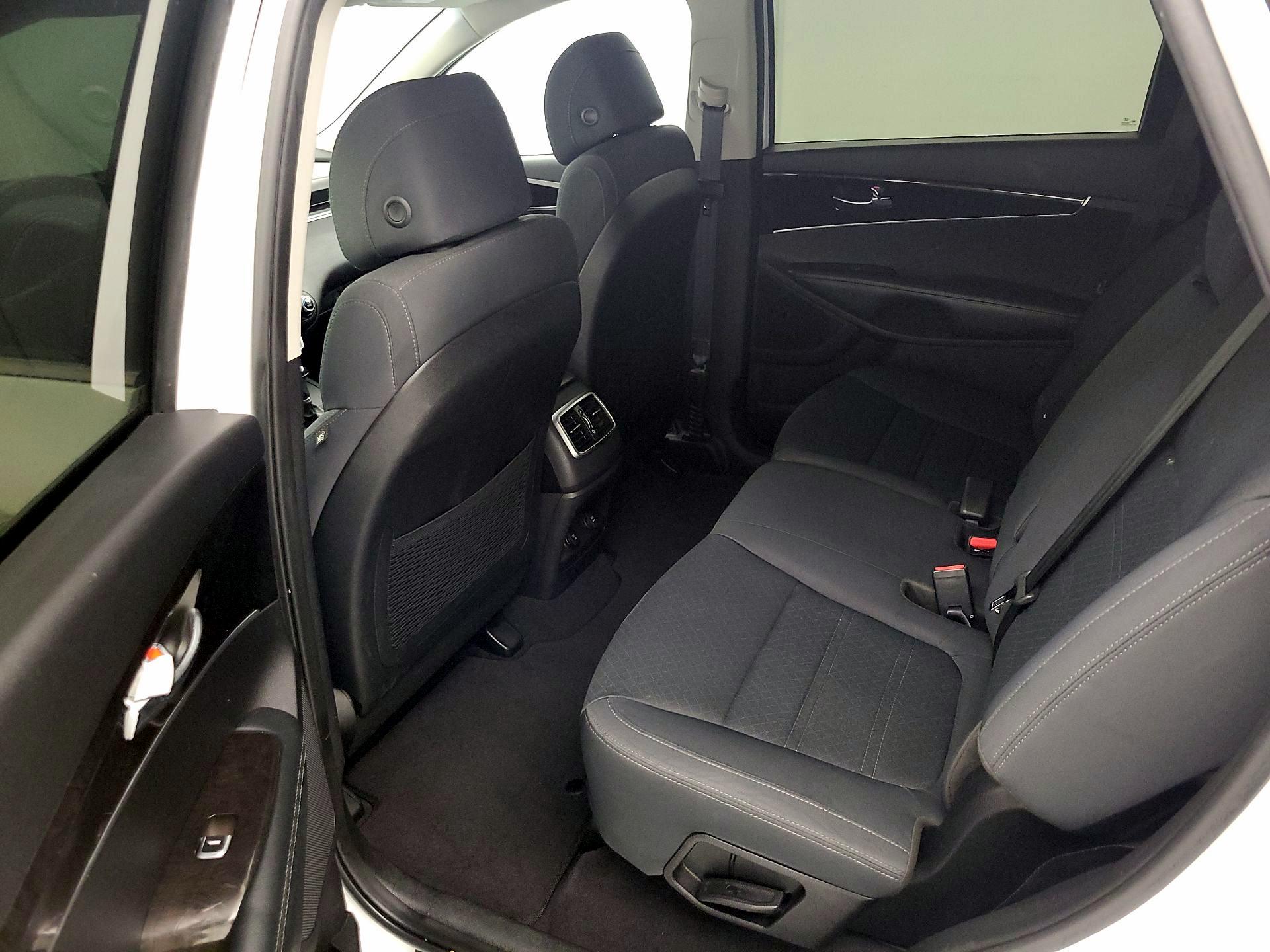 Thumbnail: 2017 Kia Sorento - 18