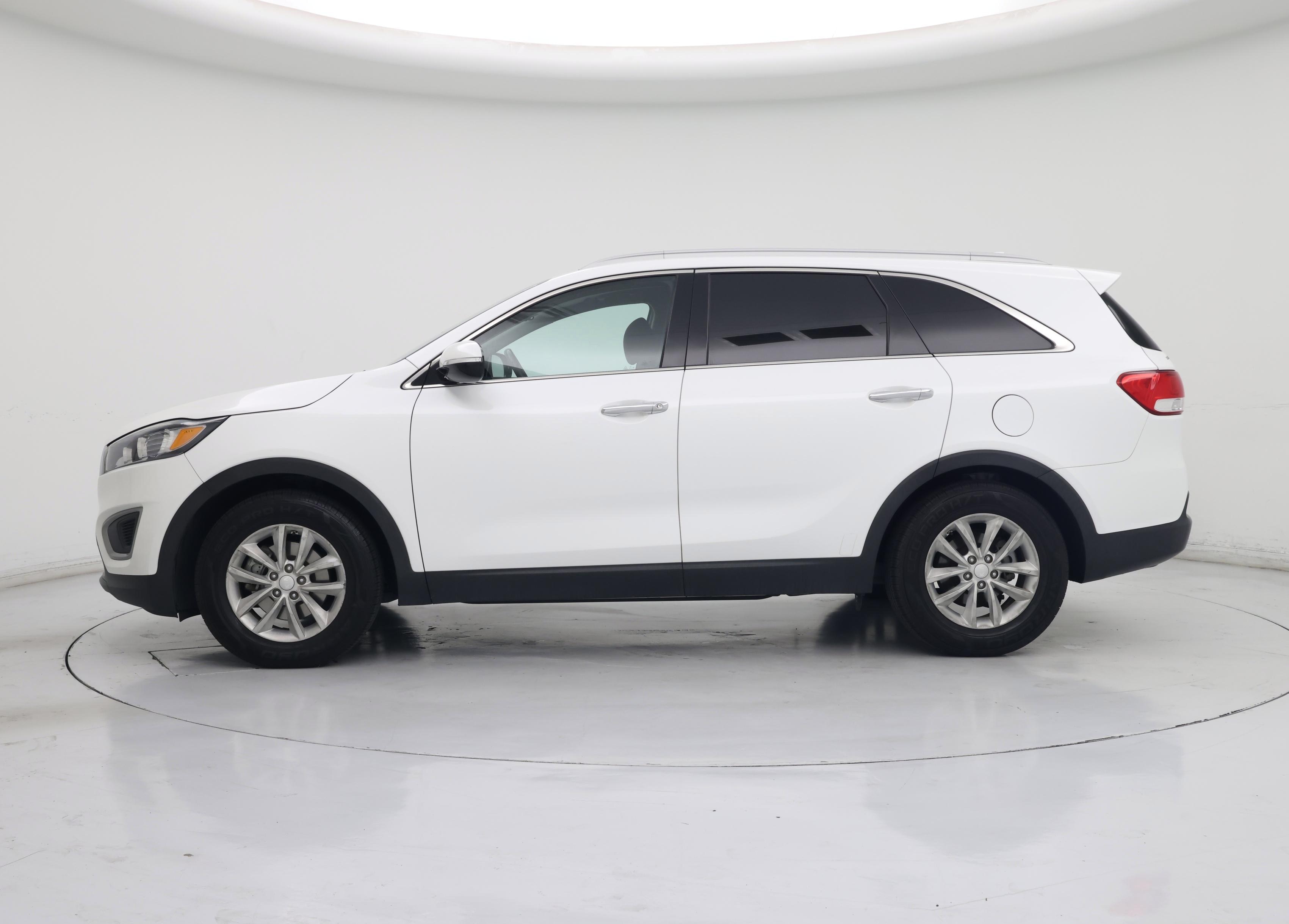 Thumbnail: 2017 Kia Sorento - 3