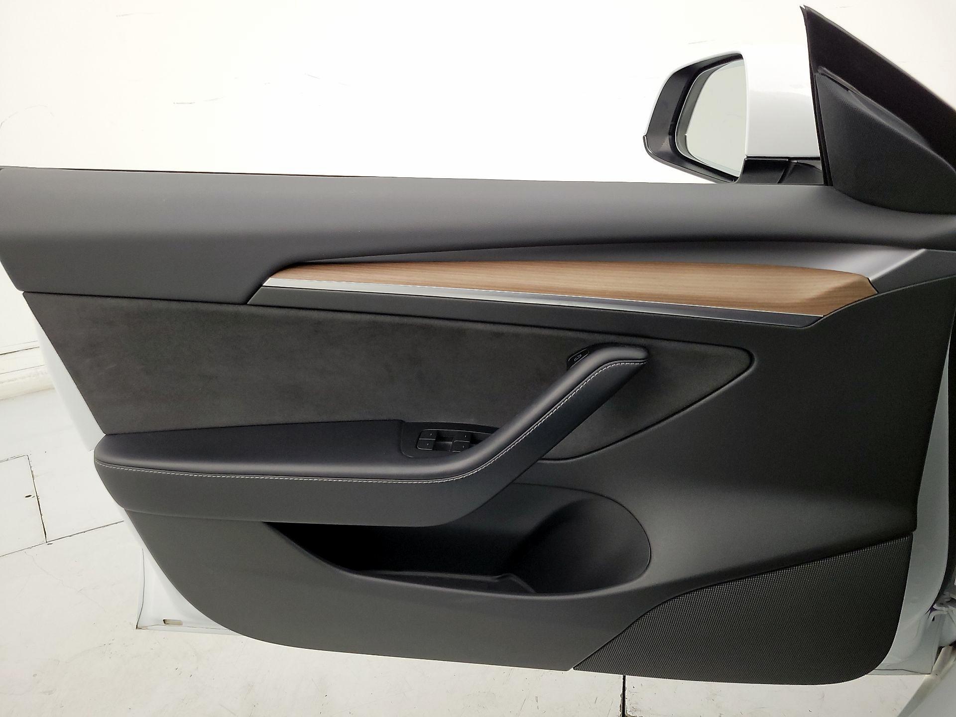 Thumbnail: 2022 Tesla Model 3 - 12
