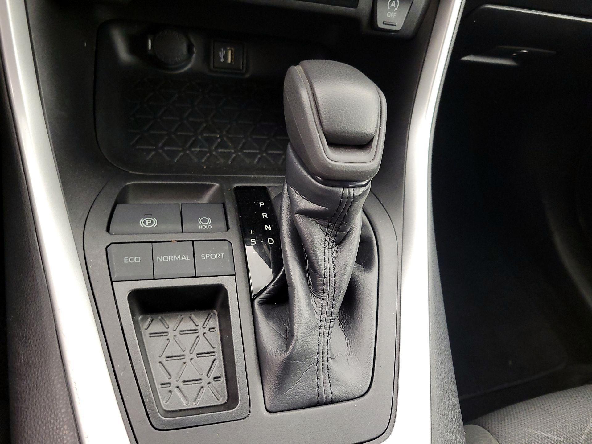 Thumbnail: 2023 Toyota RAV4 - 17