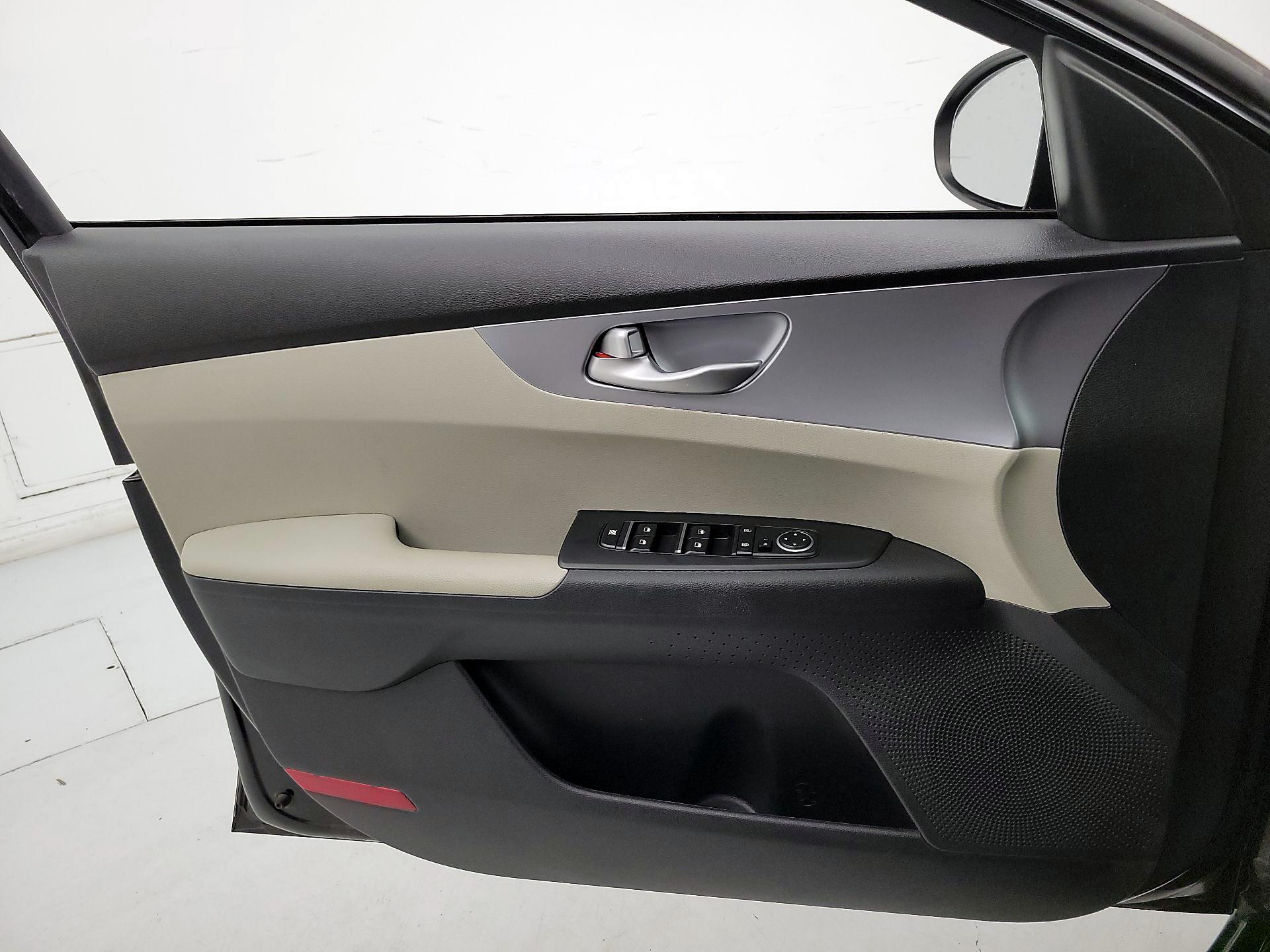 Thumbnail: 2023 Kia Forte - 12