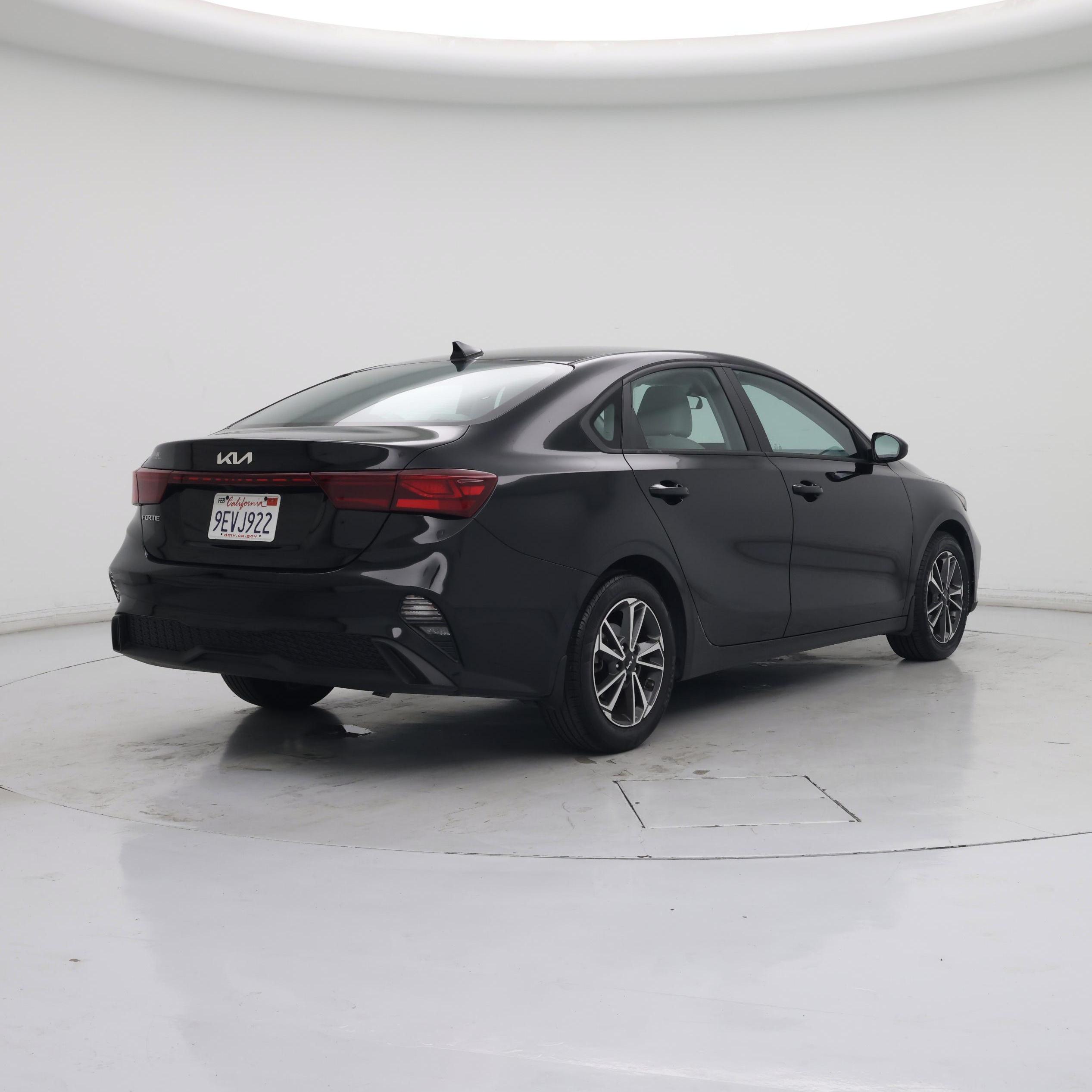 Thumbnail: 2023 Kia Forte - 8