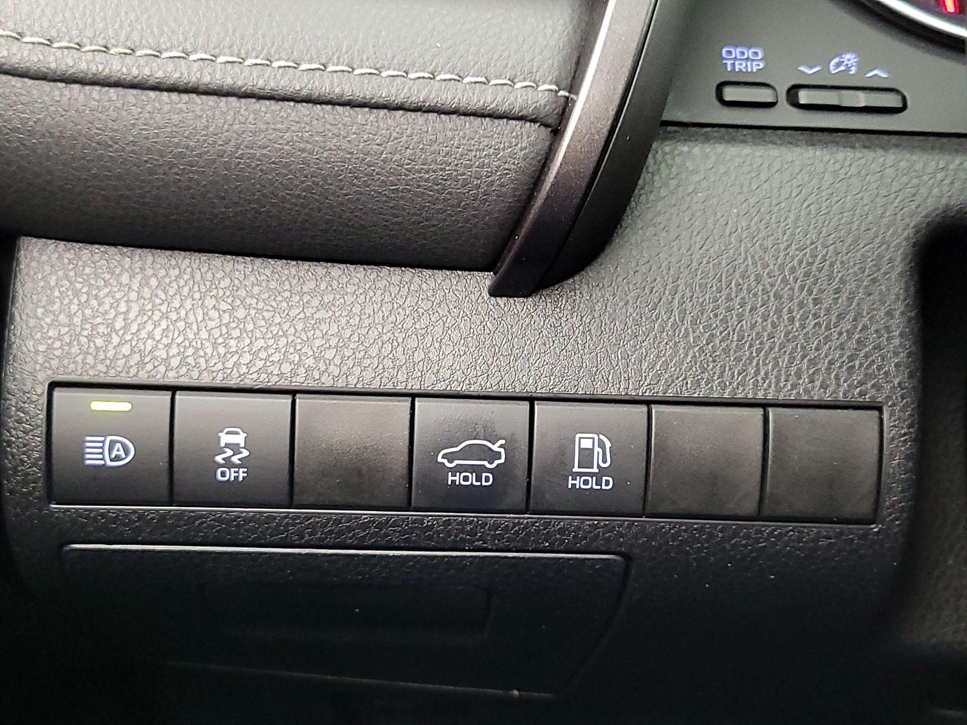 Thumbnail: 2019 Toyota Camry - 13