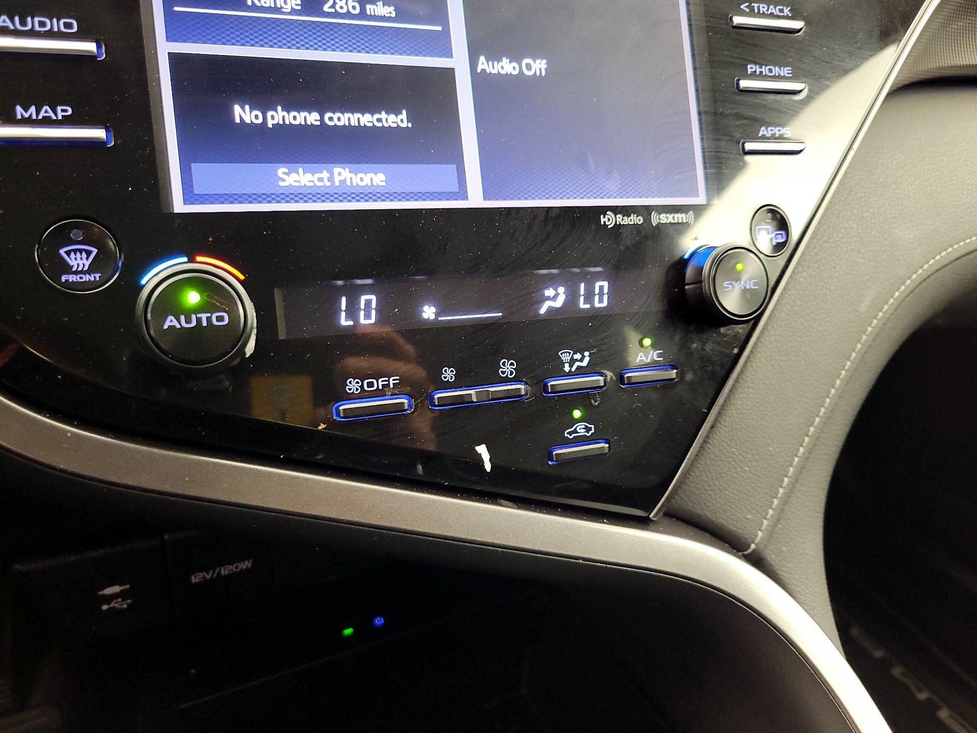 Thumbnail: 2019 Toyota Camry - 16