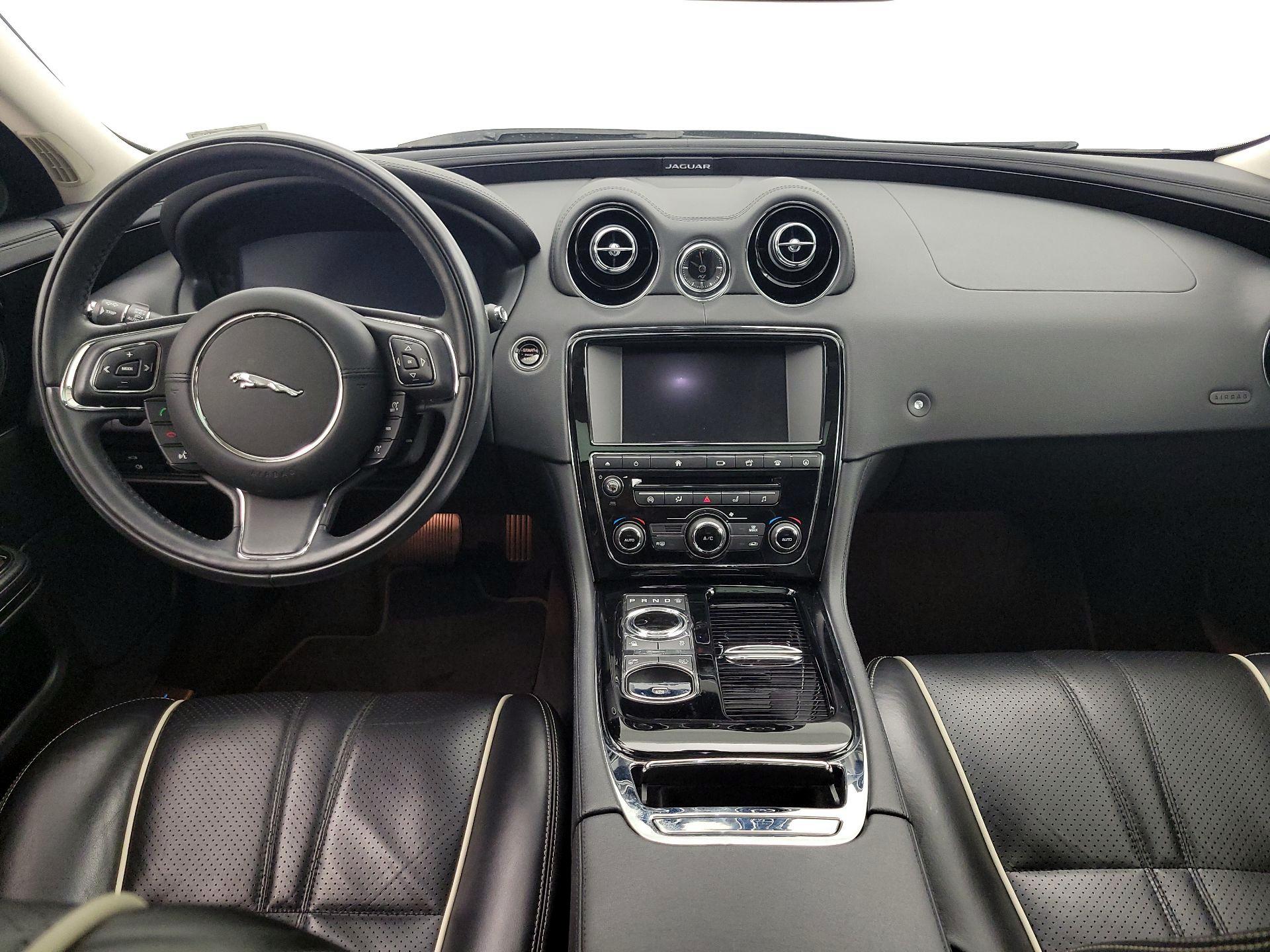 Thumbnail: 2017 Jaguar XJ - 9