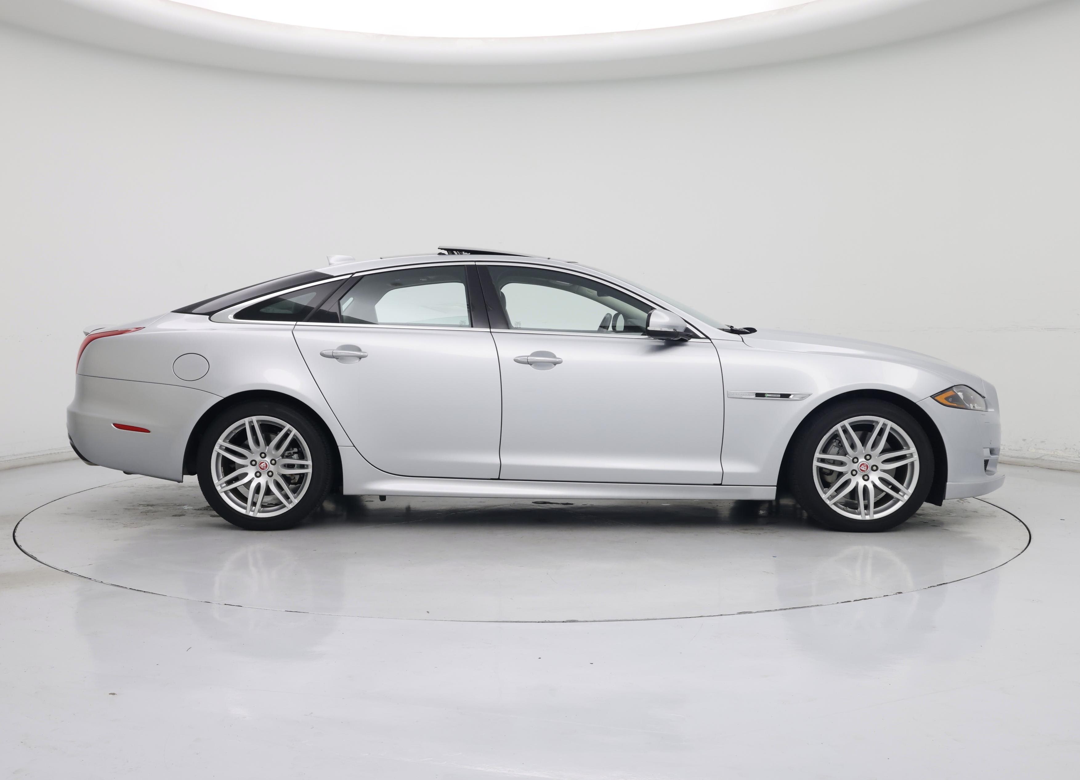 Thumbnail: 2017 Jaguar XJ - 7