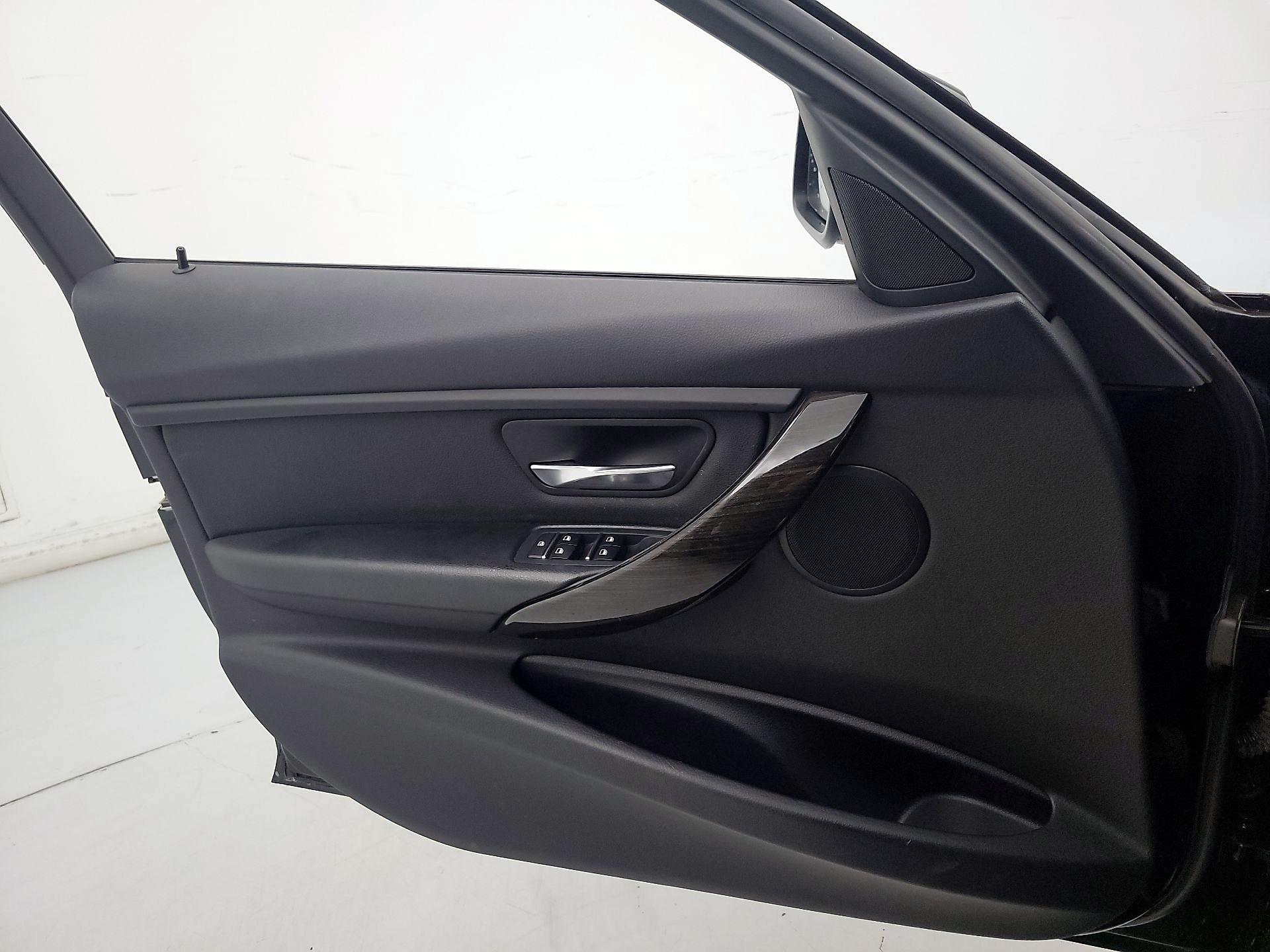 Thumbnail: 2016 BMW 3 Series - 12
