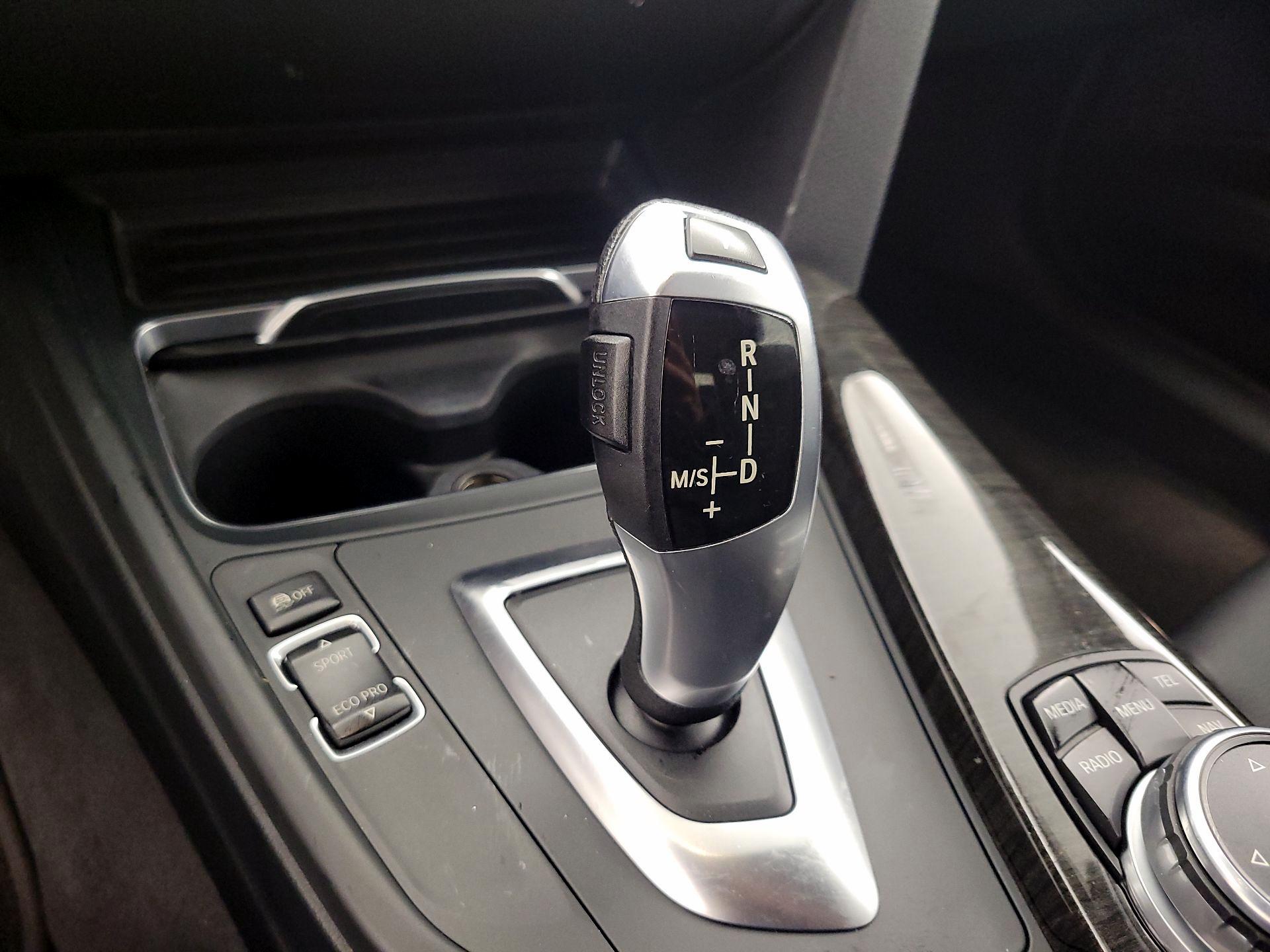 Thumbnail: 2016 BMW 3 Series - 16