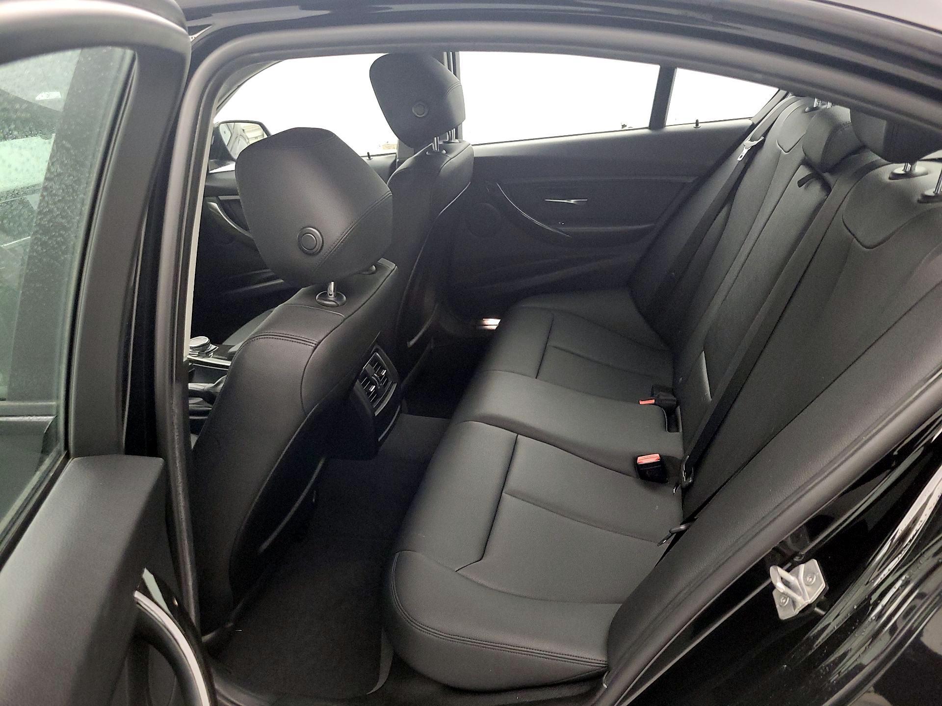 Thumbnail: 2016 BMW 3 Series - 17