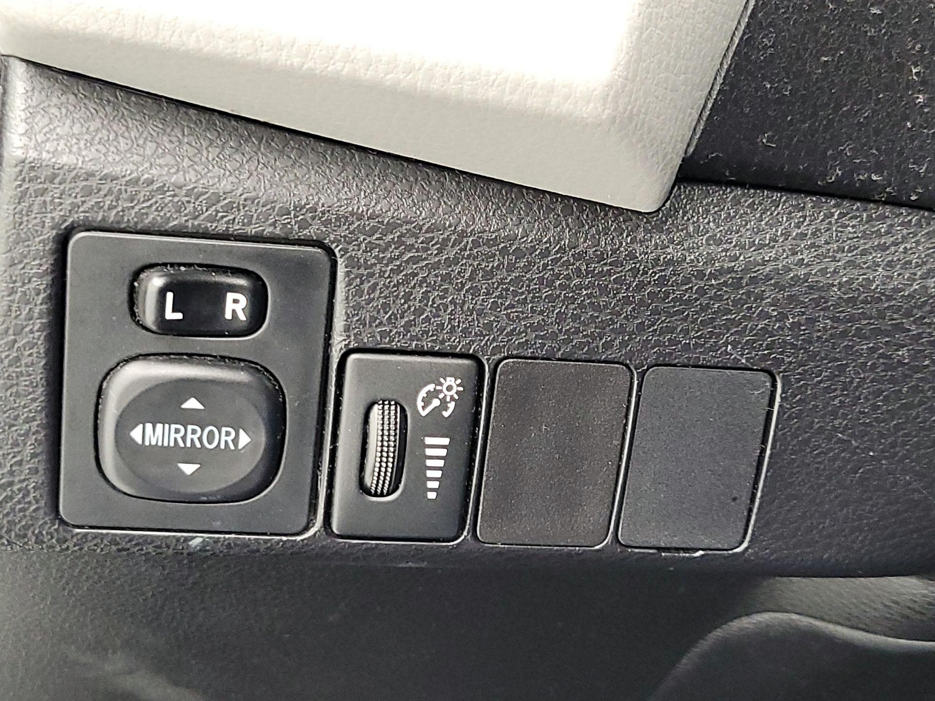 Thumbnail: 2014 Toyota Corolla - 13