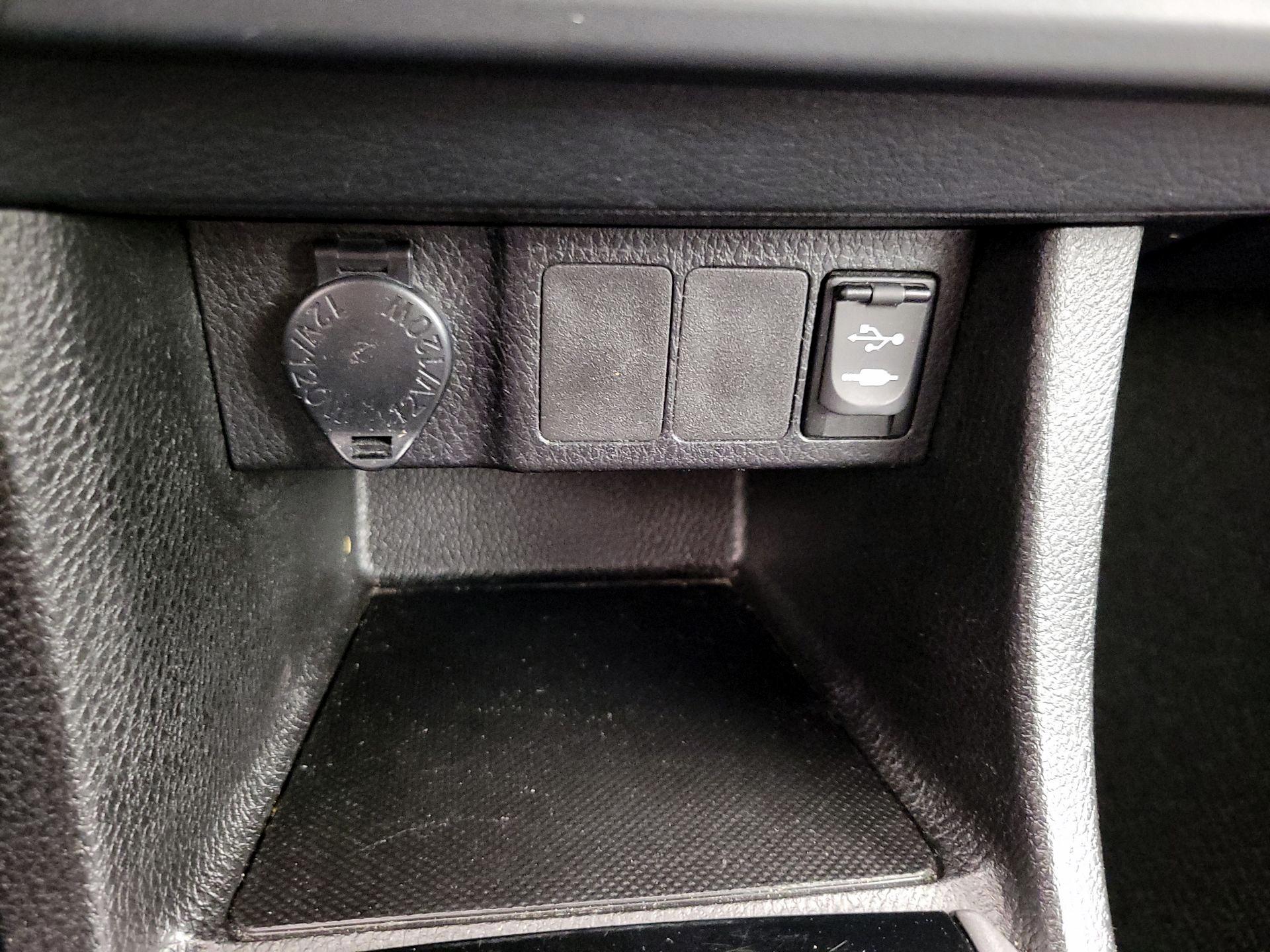 Thumbnail: 2014 Toyota Corolla - 18