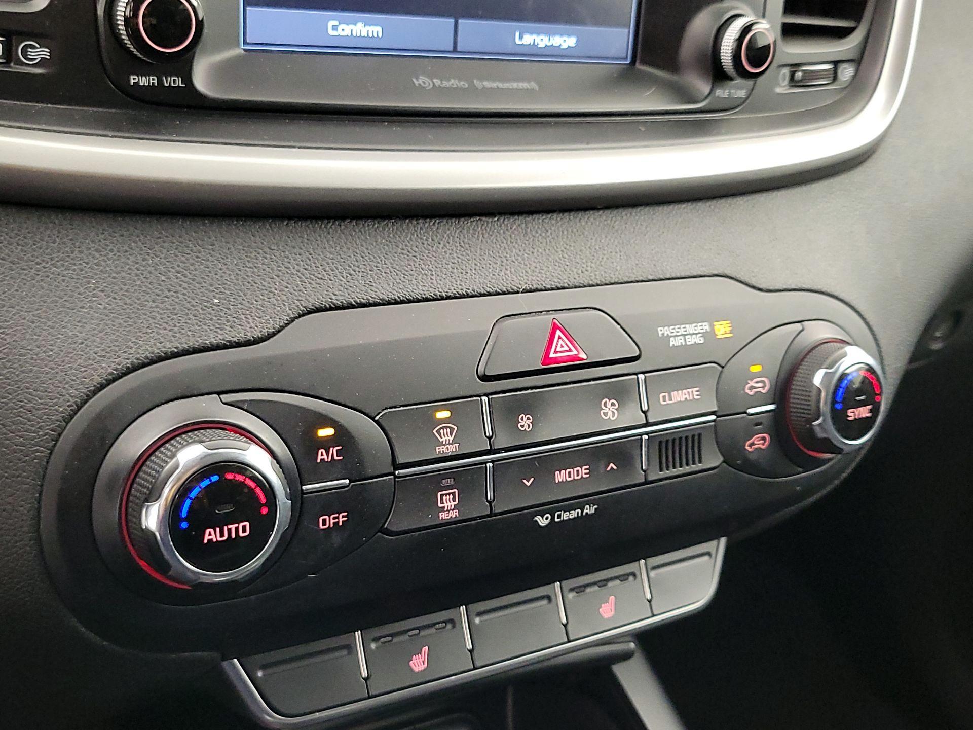 Thumbnail: 2018 Kia Sorento - 16