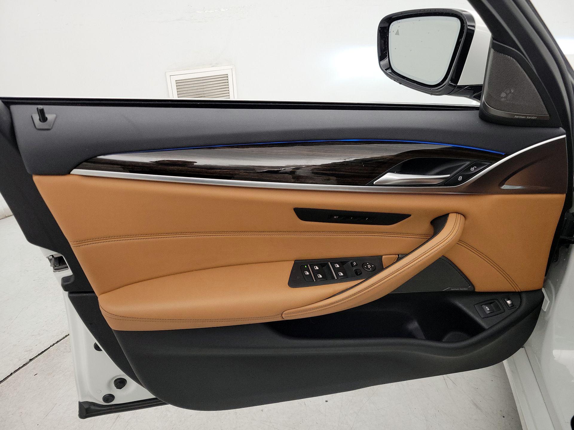 Thumbnail: 2023 BMW 5 Series - 12