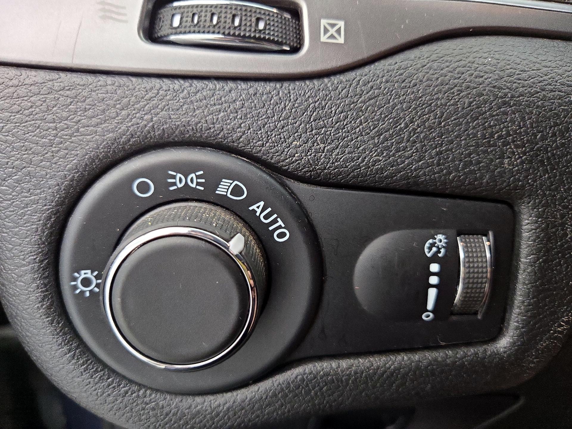 Thumbnail: 2021 Jeep Cherokee - 13