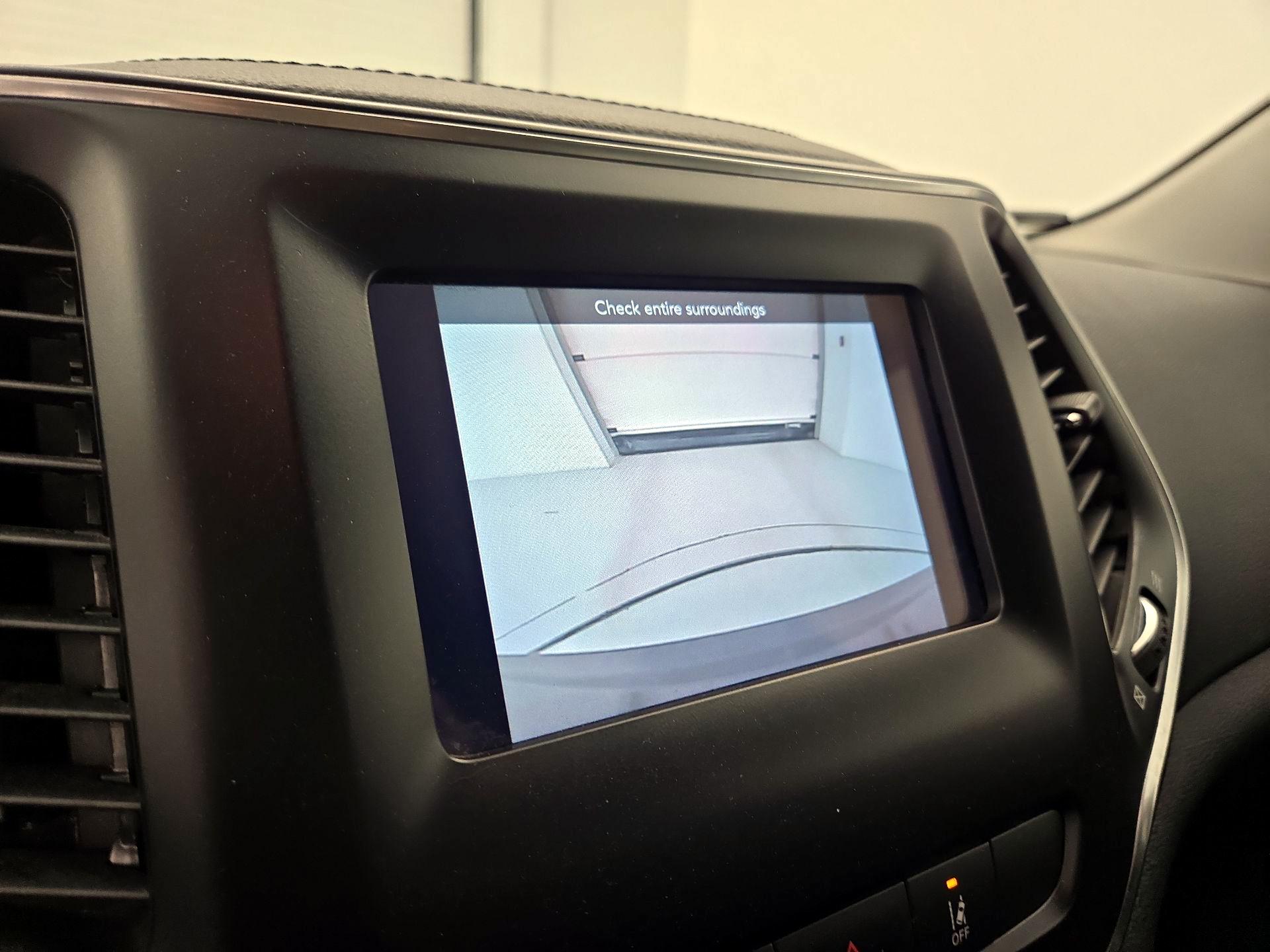 Thumbnail: 2021 Jeep Cherokee - 14