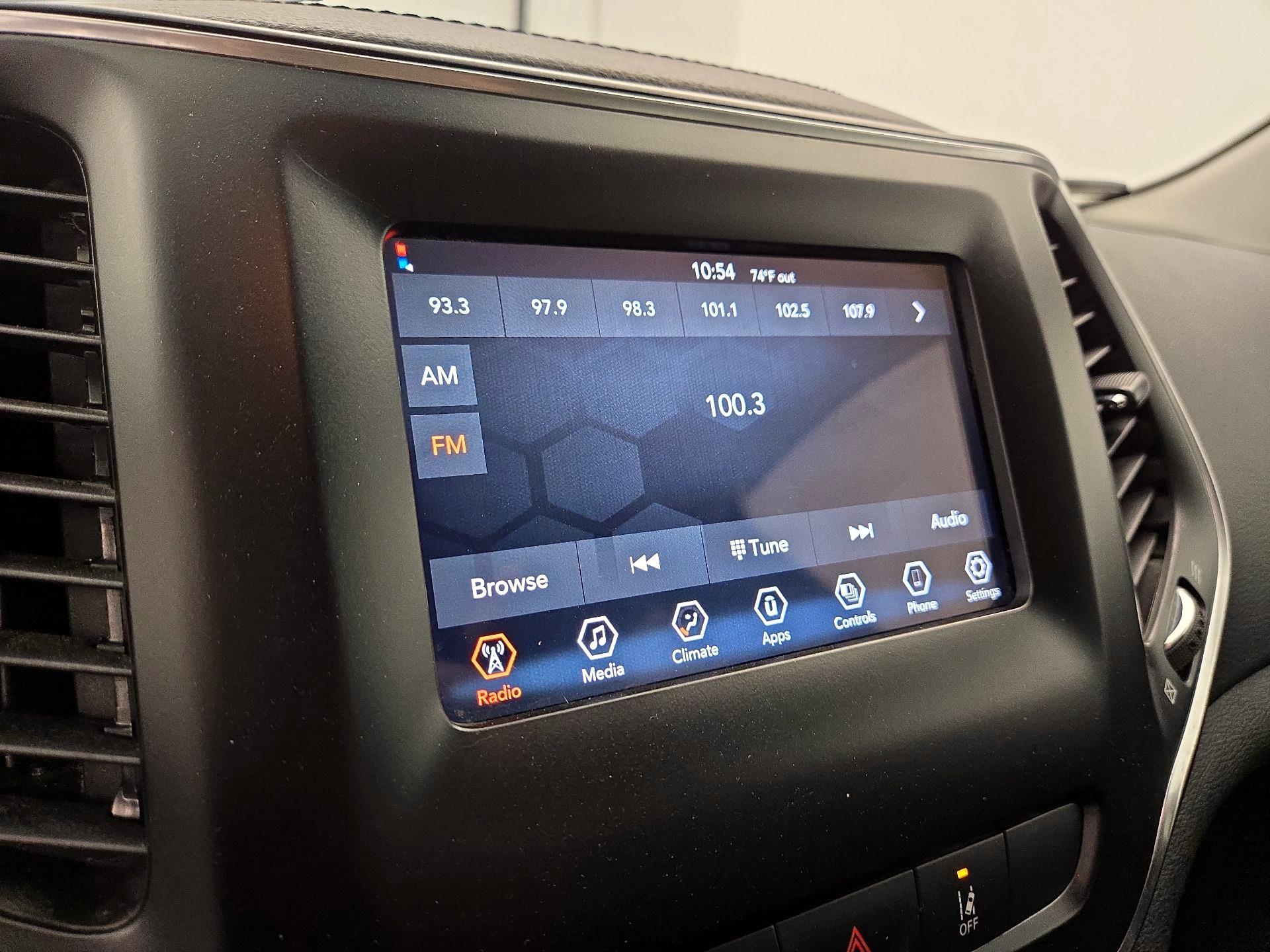 Thumbnail: 2021 Jeep Cherokee - 15