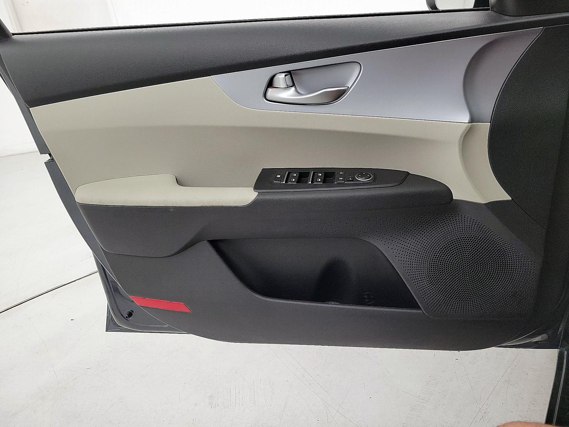 Thumbnail: 2023 Kia Forte - 12