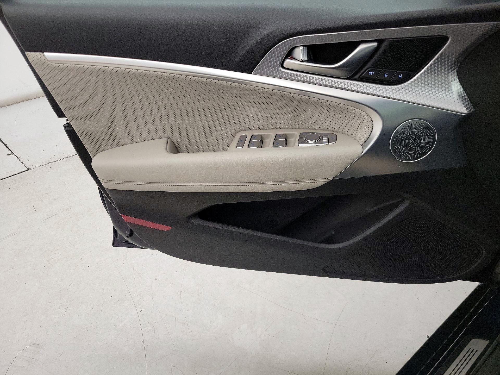 Thumbnail: 2023 Genesis G70 - 12