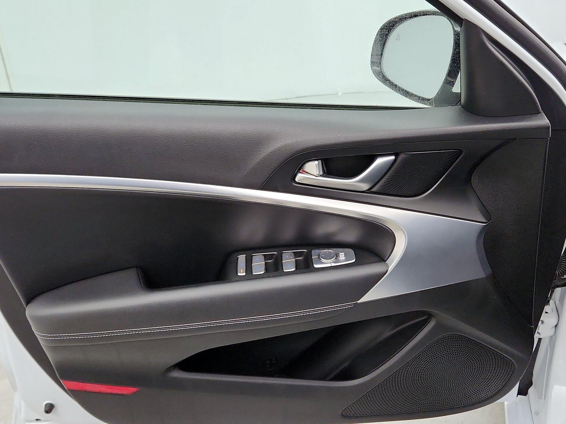 Thumbnail: 2024 Genesis G70 - 12