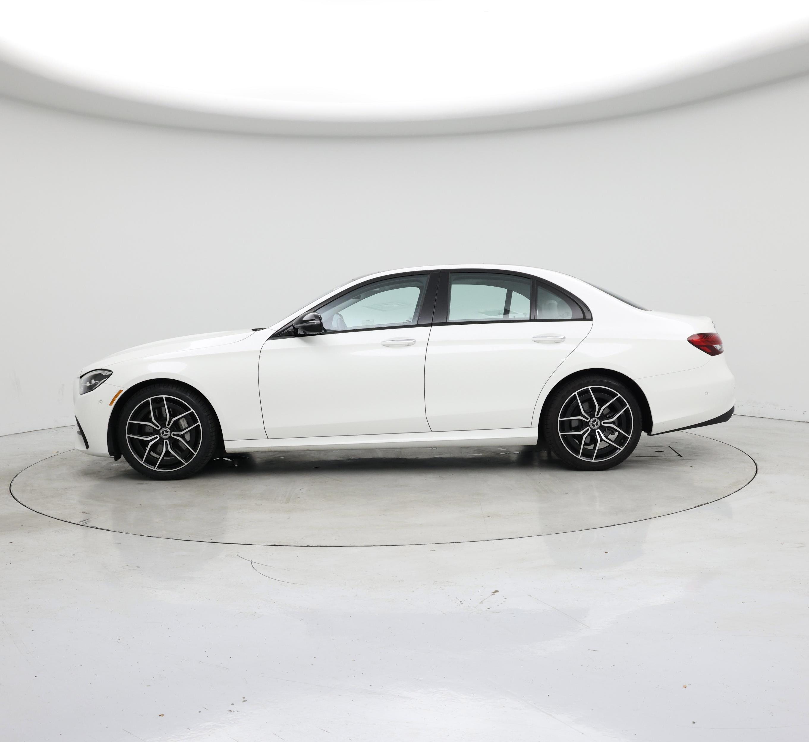 Thumbnail: 2022 Mercedes-Benz E-Class - 3