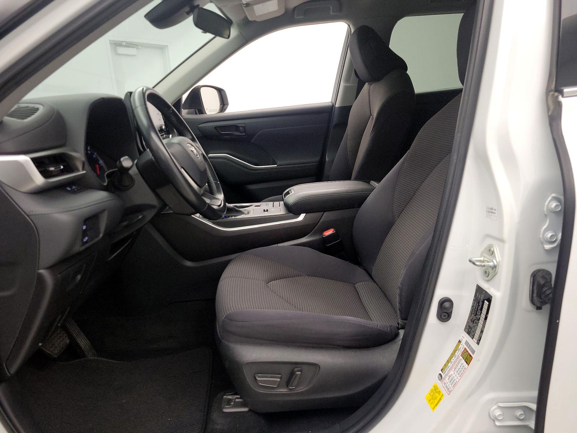 Thumbnail: 2022 Toyota Highlander - 11