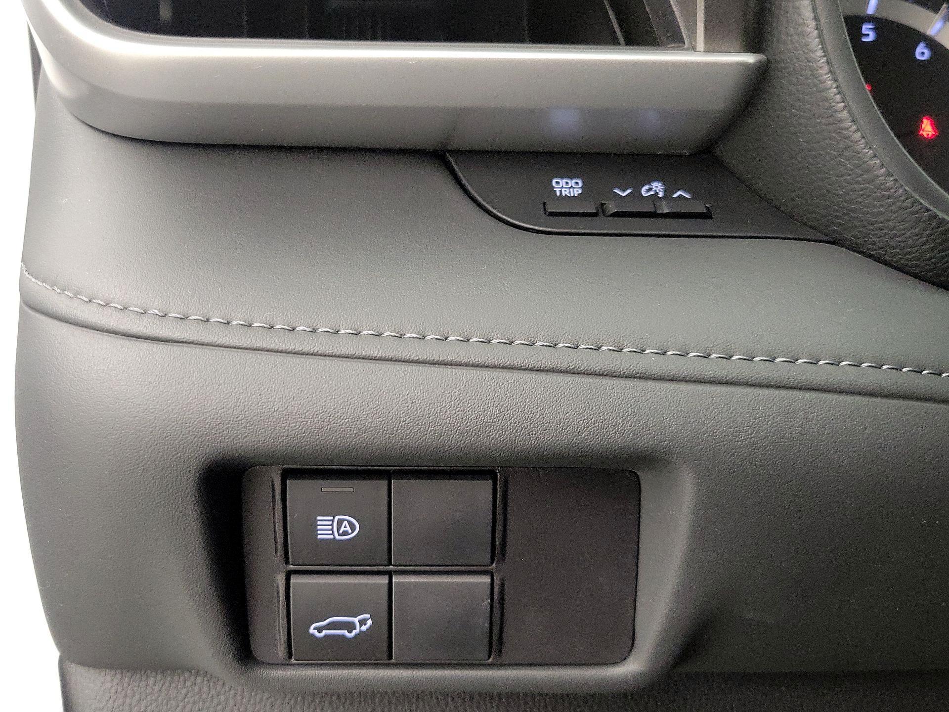 Thumbnail: 2022 Toyota Highlander - 13