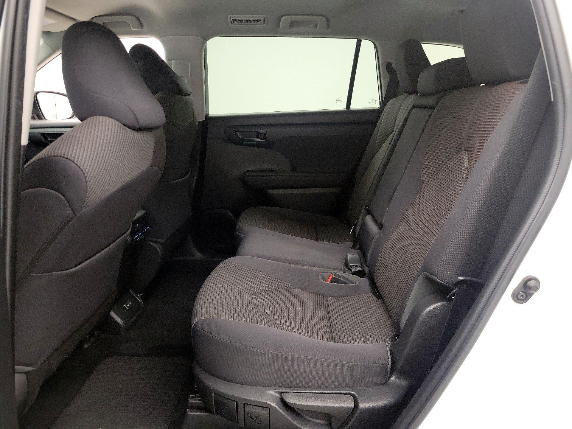 Thumbnail: 2022 Toyota Highlander - 19