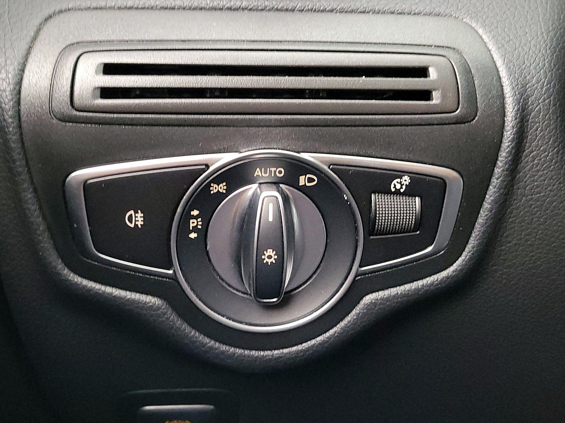 Thumbnail: 2022 Mercedes-Benz GLC - 13