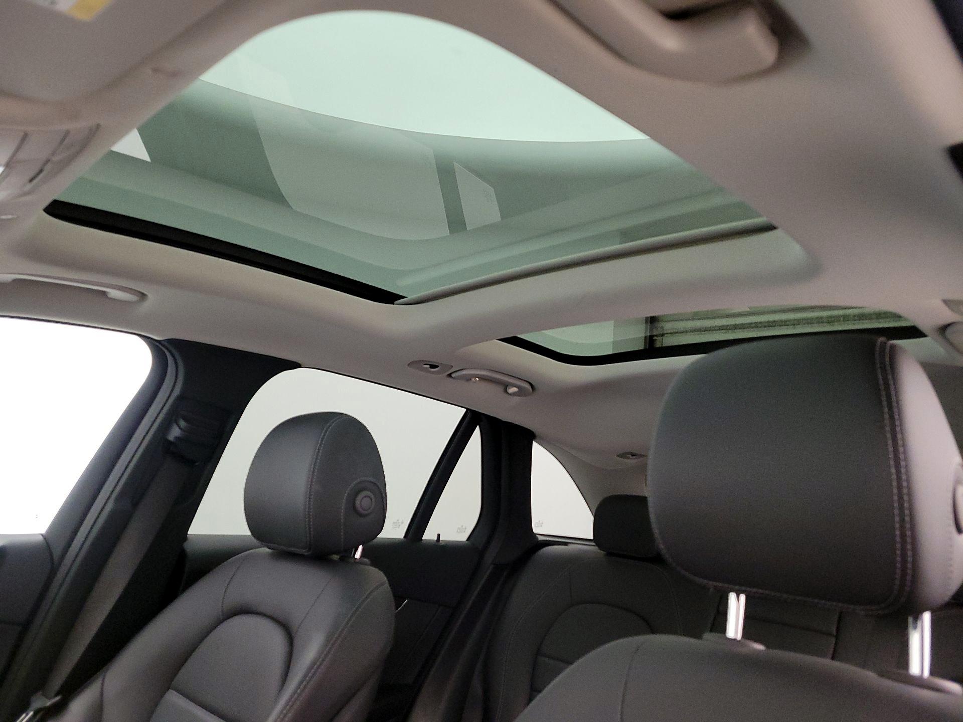 Thumbnail: 2022 Mercedes-Benz GLC - 18