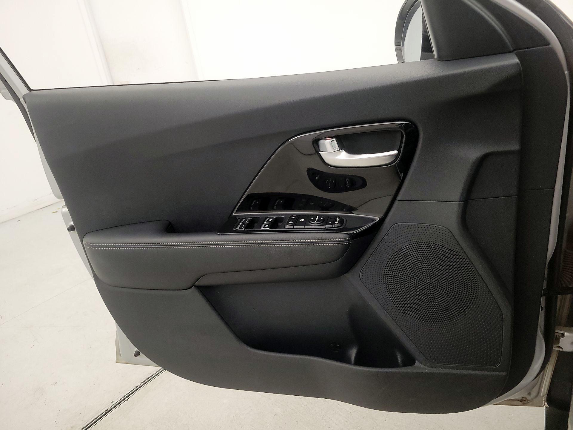 Thumbnail: 2020 Kia Niro - 12