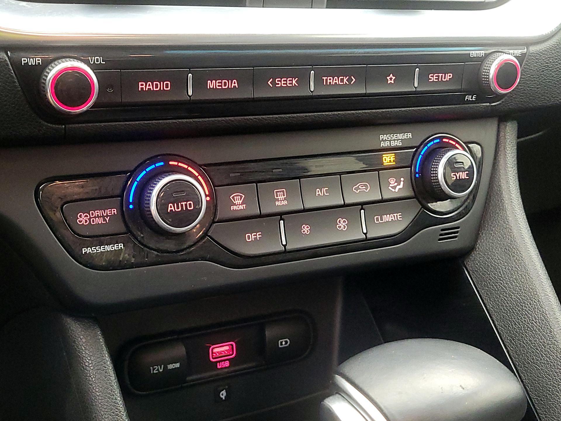 Thumbnail: 2020 Kia Niro - 16