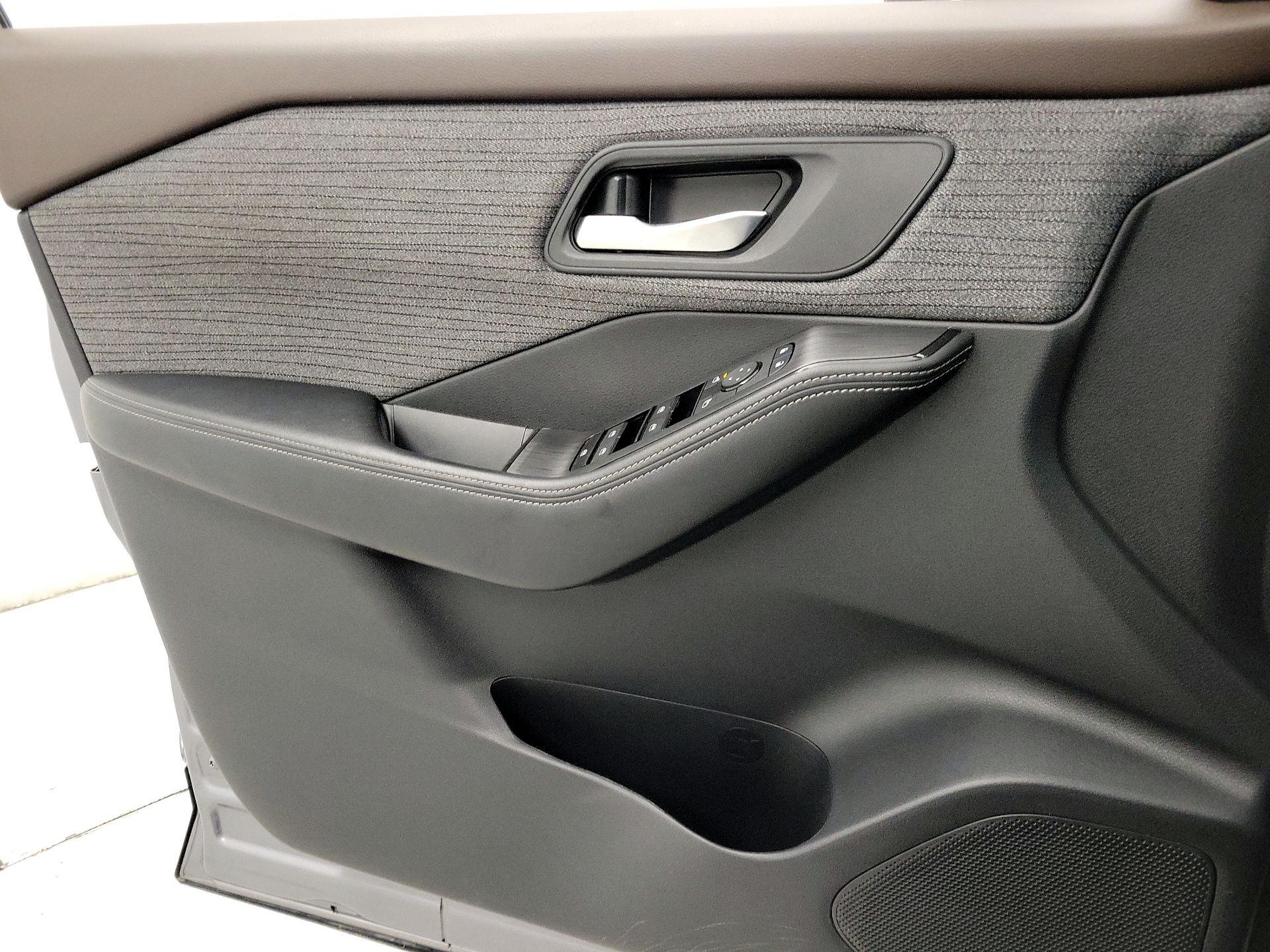 Thumbnail: 2023 Nissan Rogue - 12