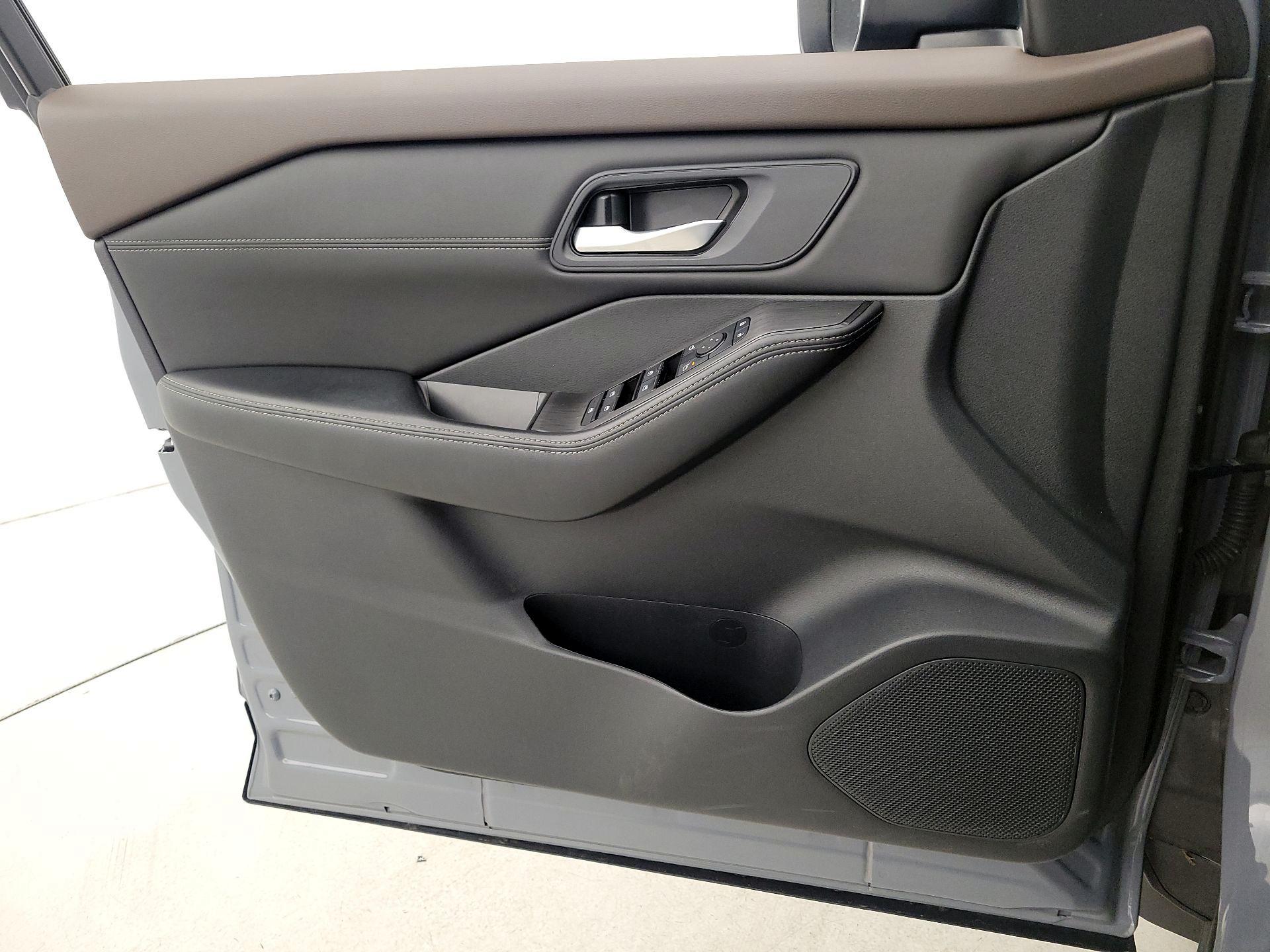 Thumbnail: 2023 Nissan Rogue - 12