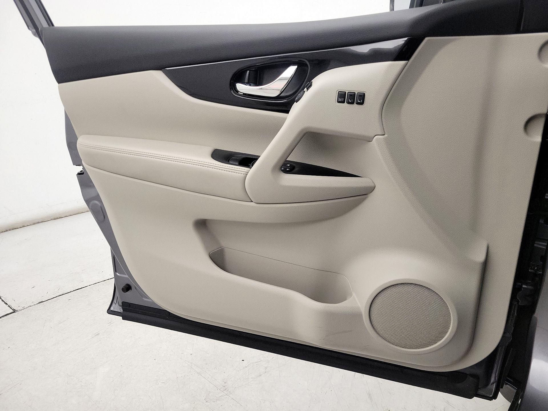 Thumbnail: 2022 Nissan Rogue Sport - 12