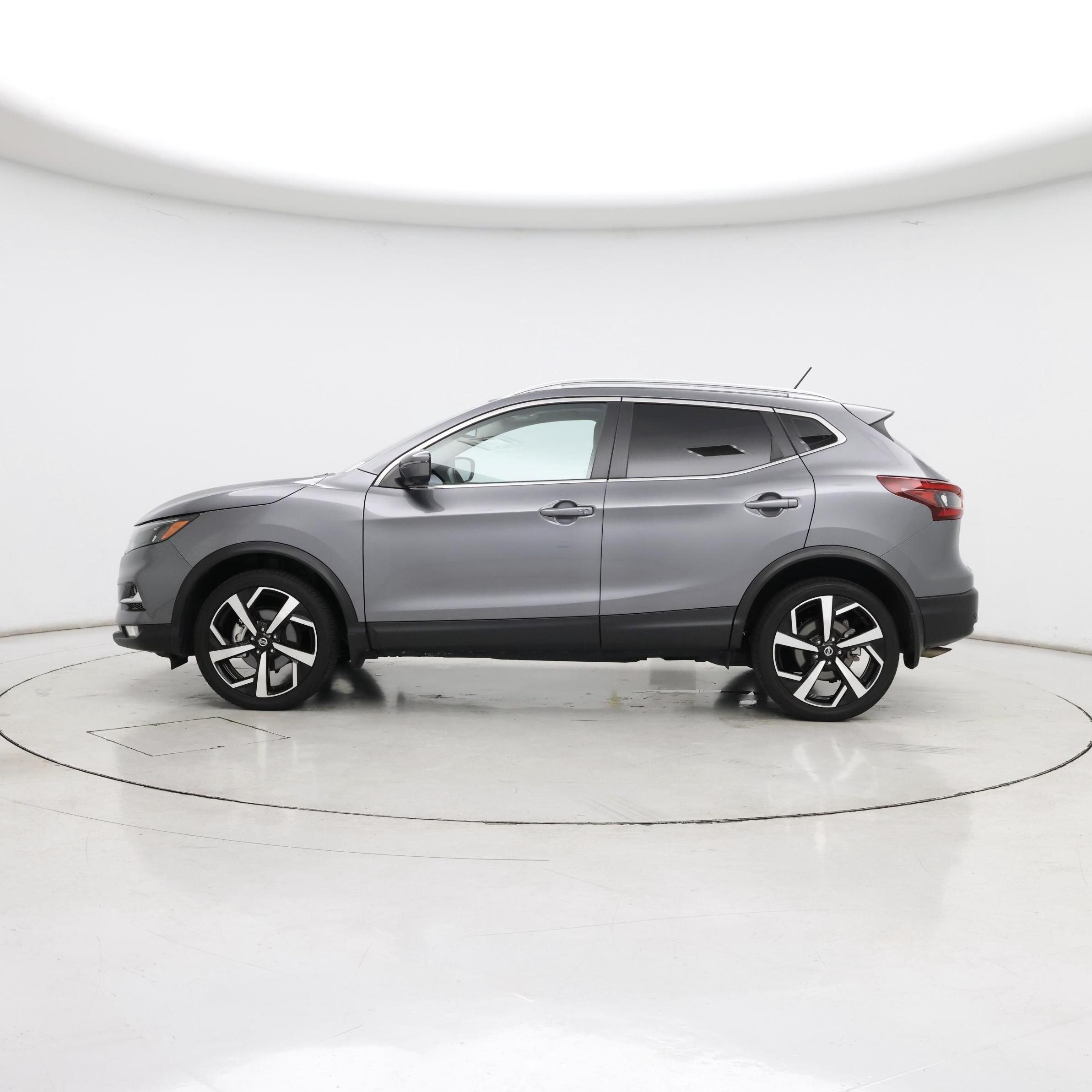 Thumbnail: 2022 Nissan Rogue Sport - 3