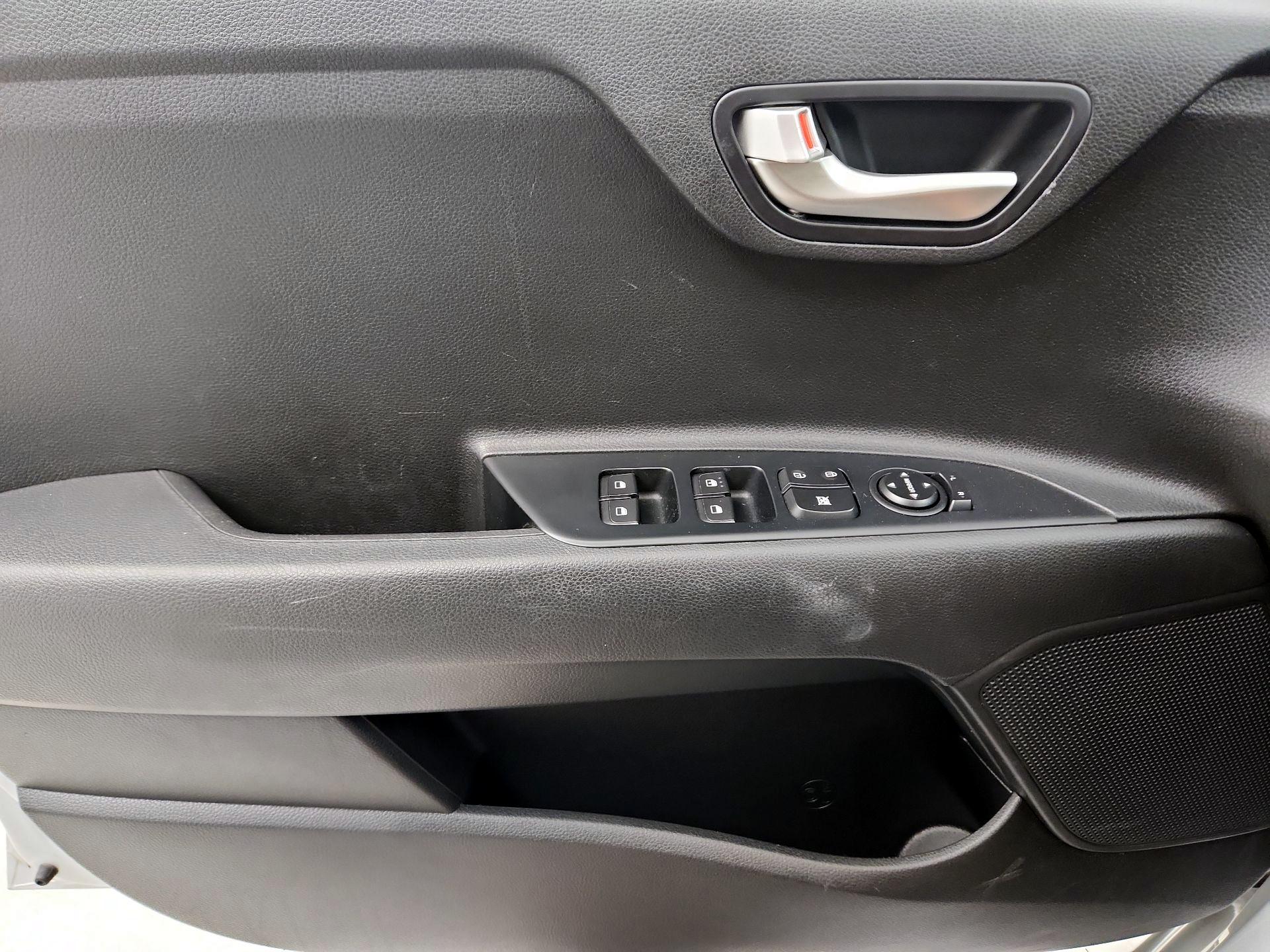 Thumbnail: 2022 Kia Rio - 12