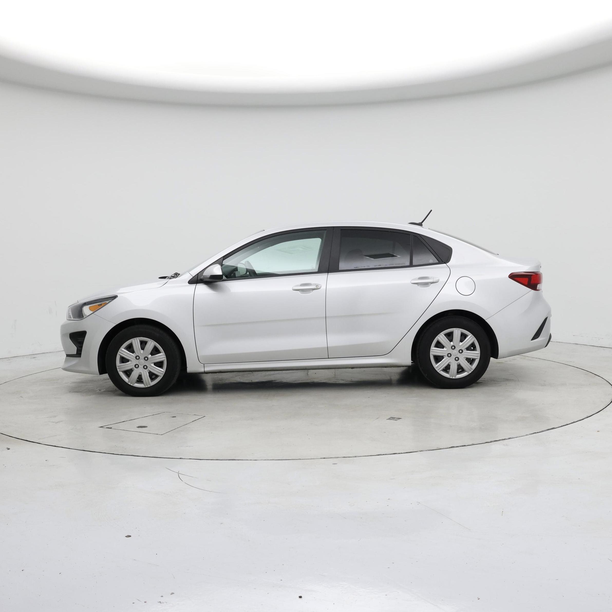 Thumbnail: 2022 Kia Rio - 3