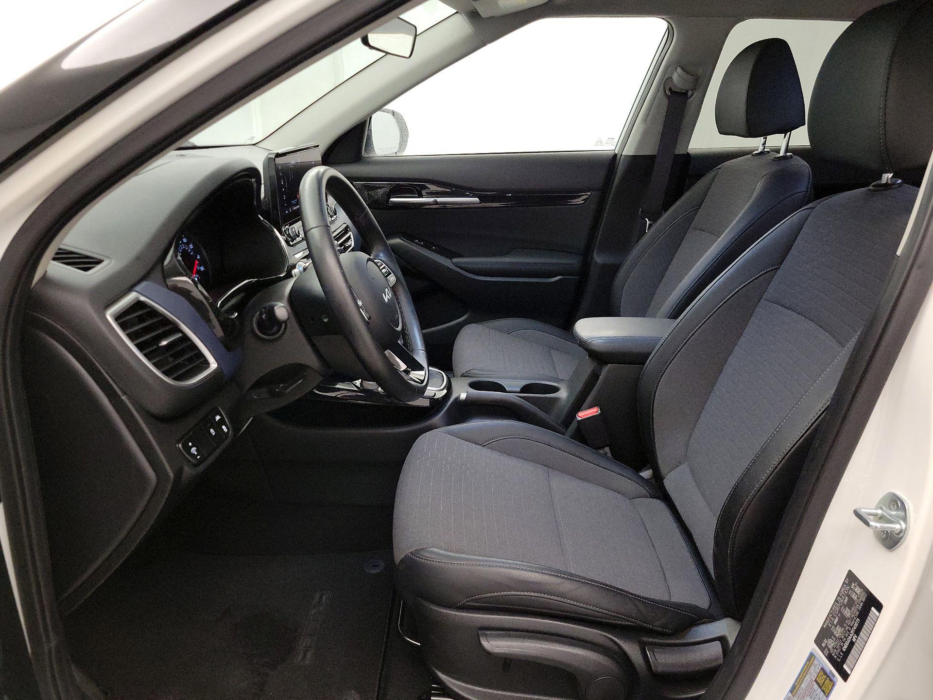 Thumbnail: 2023 Kia Seltos - 11