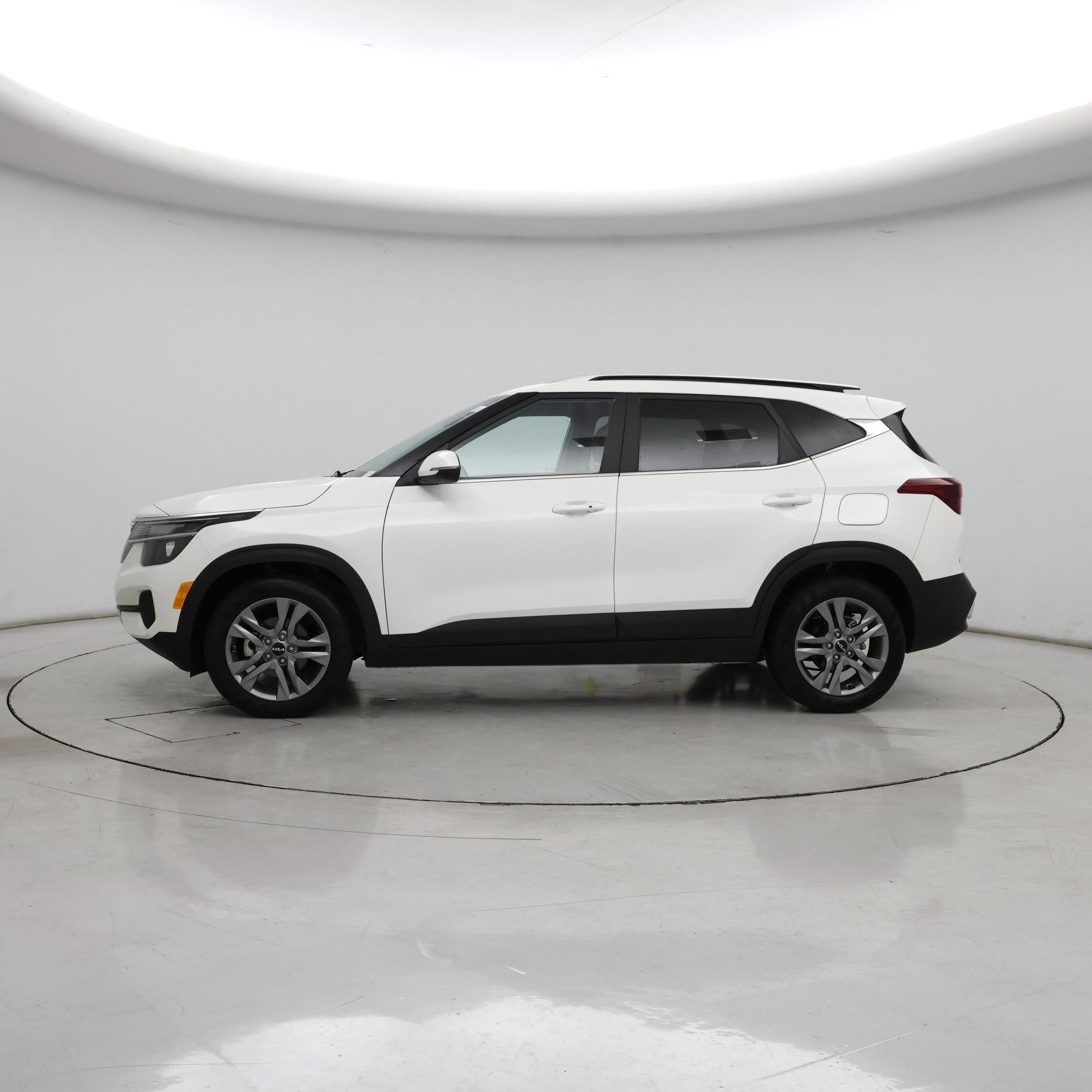 Thumbnail: 2023 Kia Seltos - 3