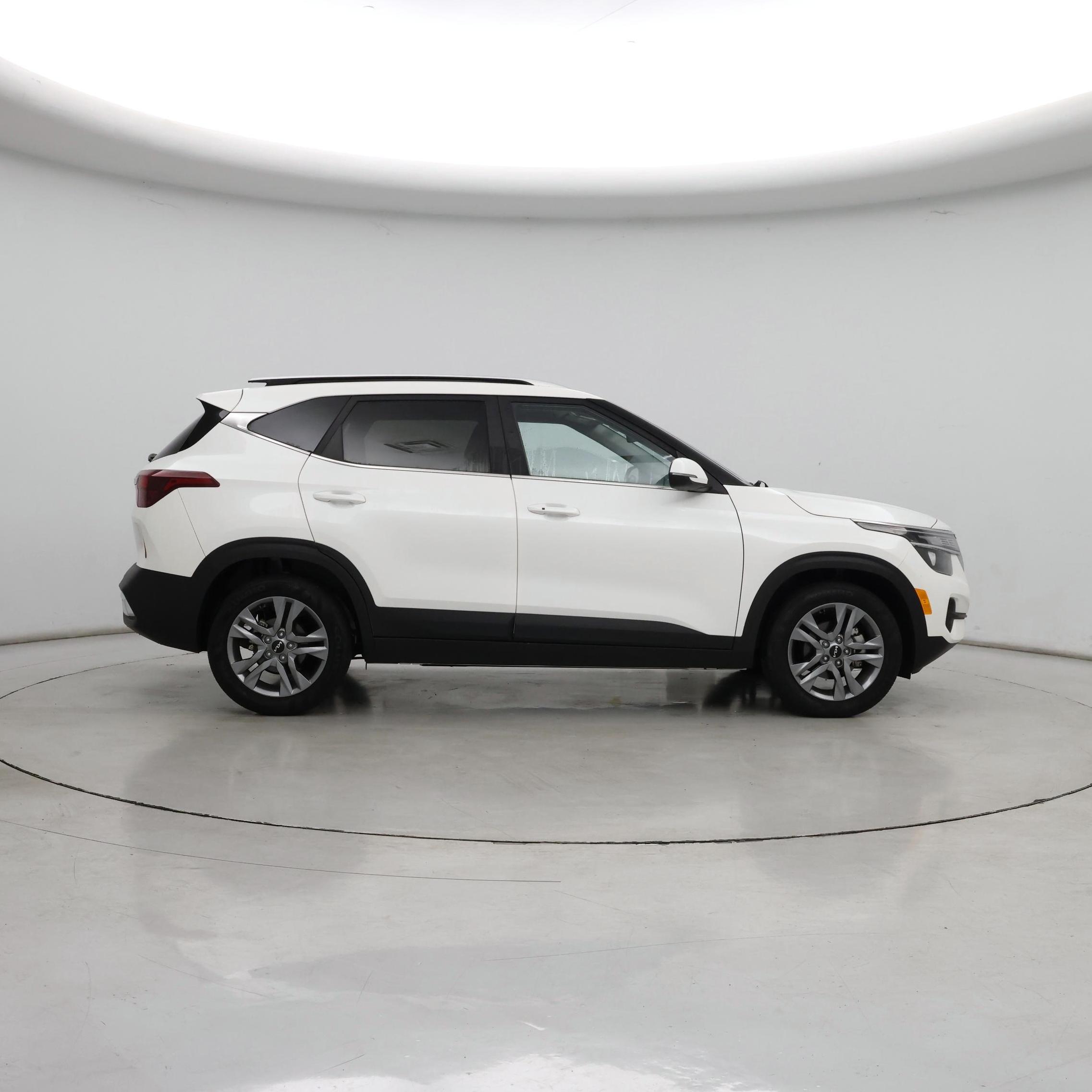 Thumbnail: 2023 Kia Seltos - 7