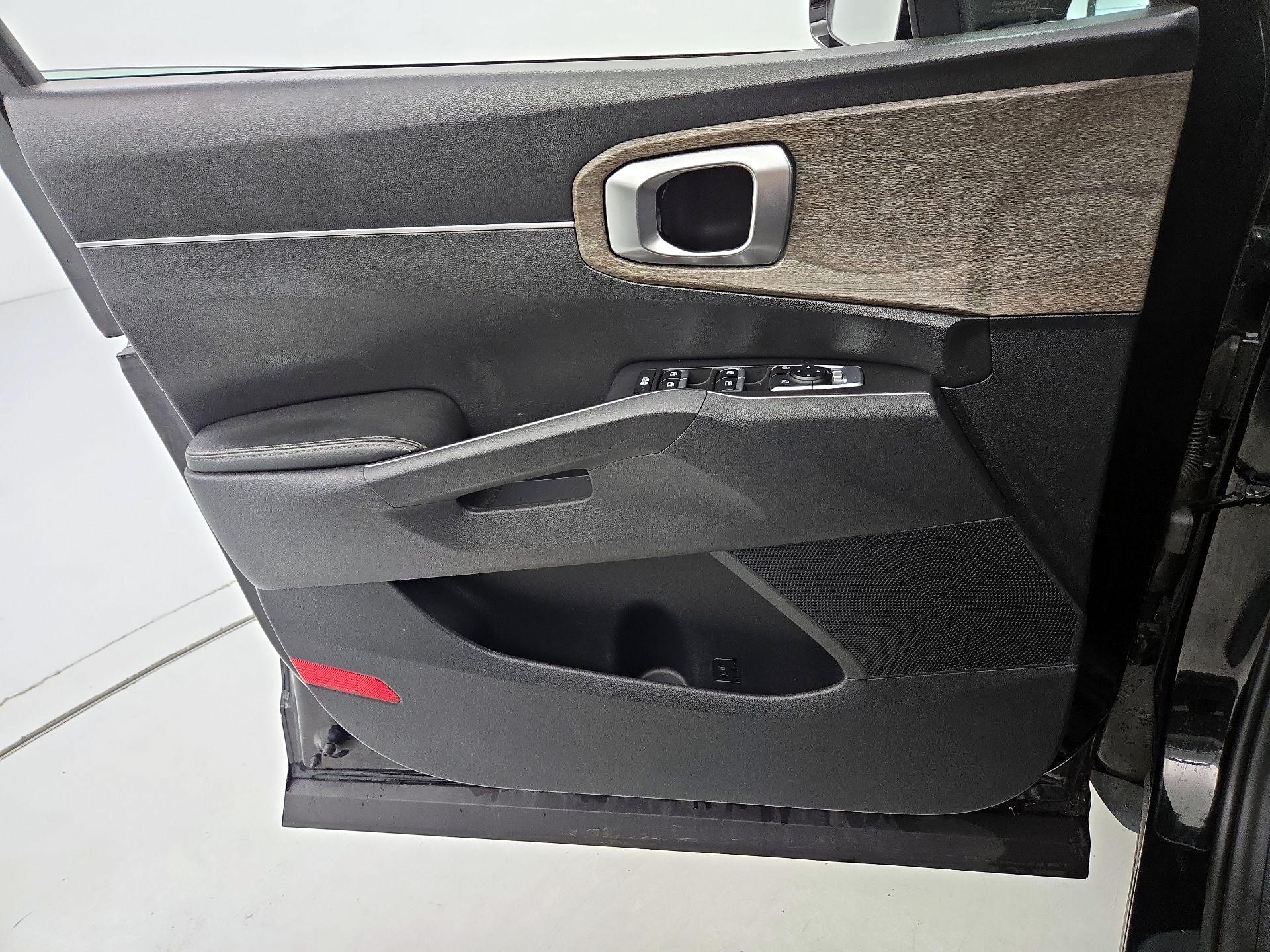 Thumbnail: 2022 Kia Sorento - 12