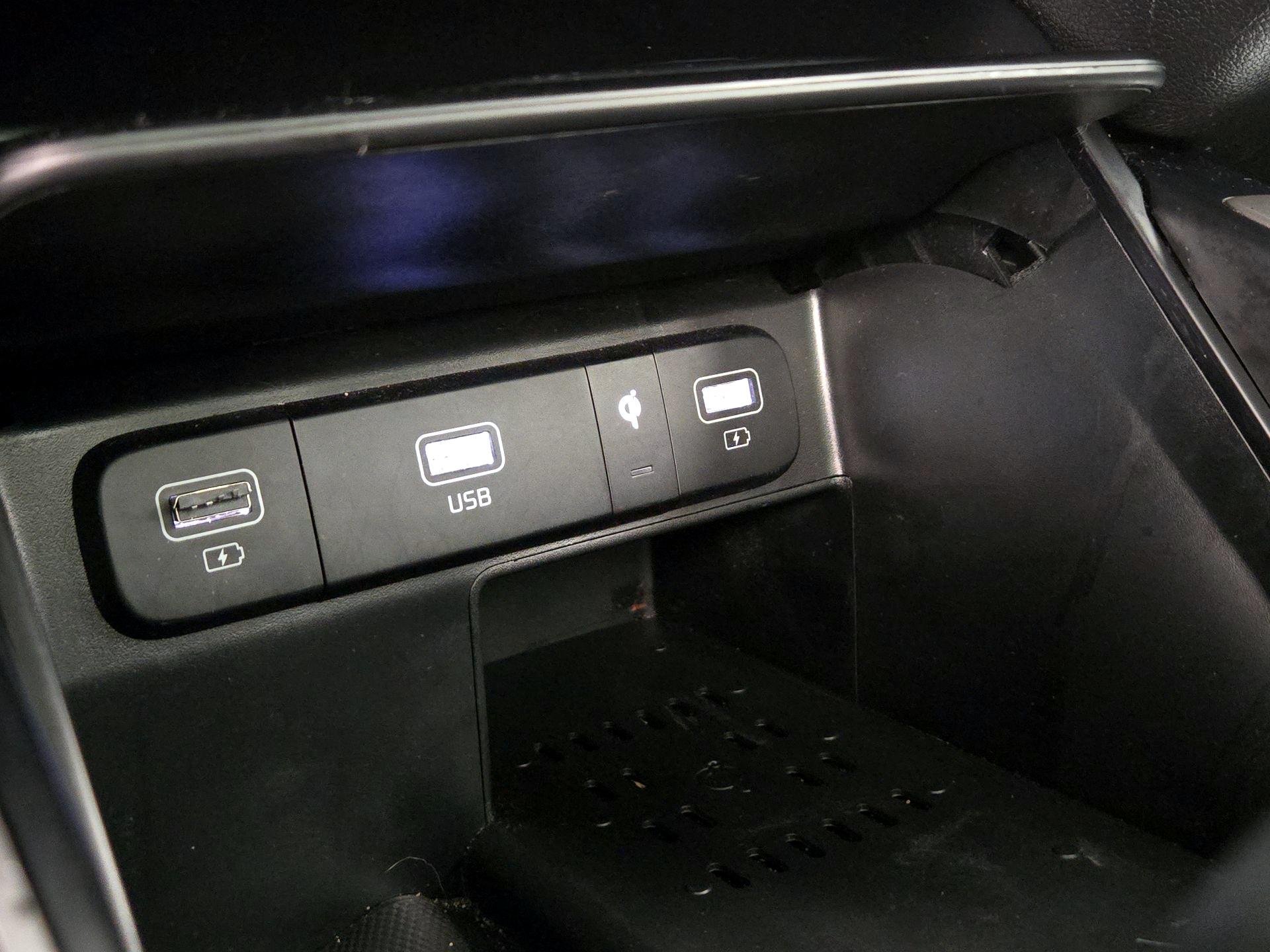 Thumbnail: 2022 Kia Sorento - 19